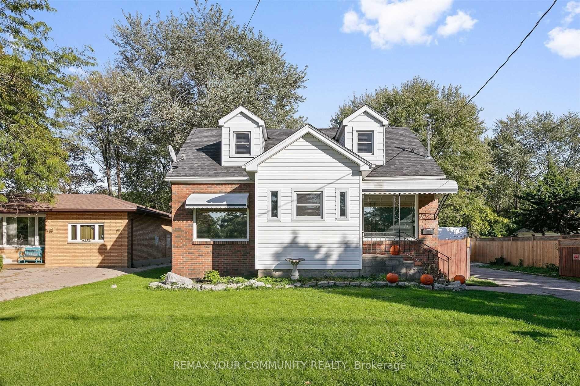 Photo 2 of 4276 Howard Avenue, Windsor, Roseland West — HOMEH