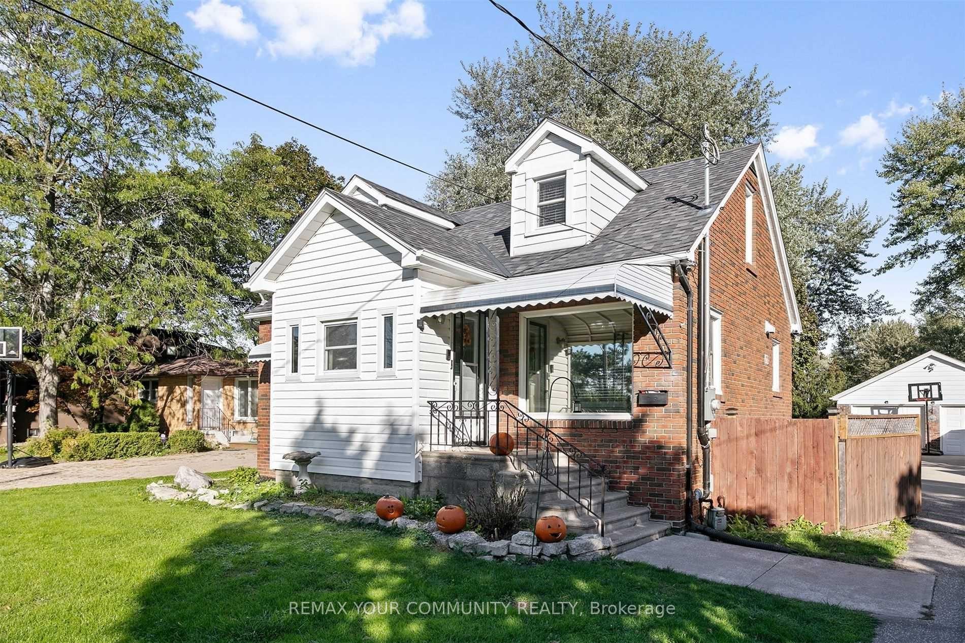Photo 3 of 4276 Howard Avenue, Windsor, Roseland West — HOMEH
