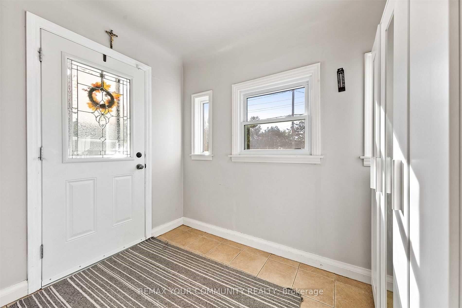 Photo 6 of 4276 Howard Avenue, Windsor, Roseland West — HOMEH