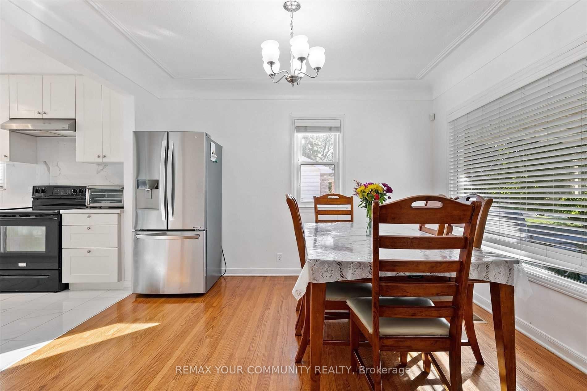 Photo 11 of 4276 Howard Avenue, Windsor, Roseland West — HOMEH