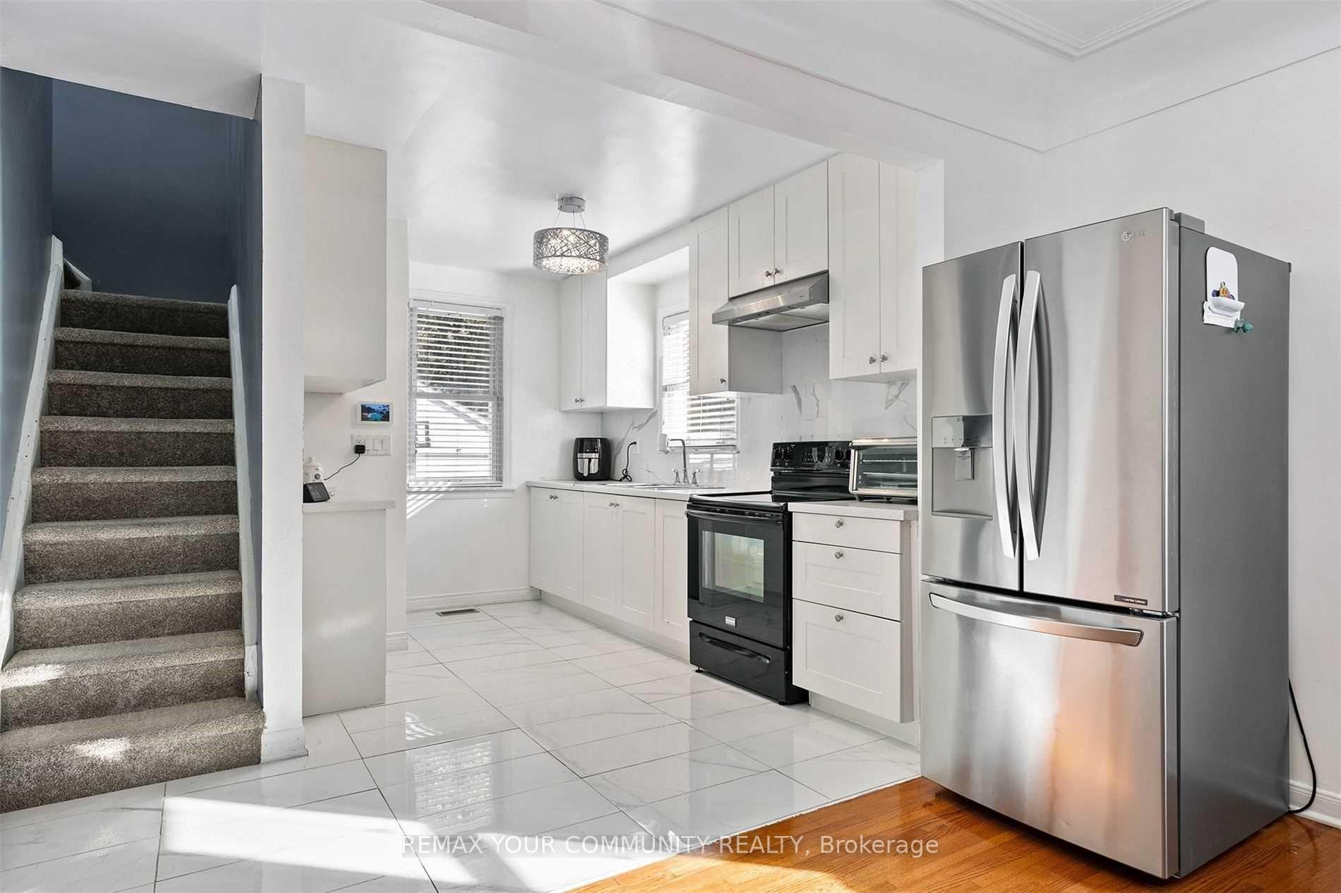 Photo 12 of 4276 Howard Avenue, Windsor, Roseland West — HOMEH