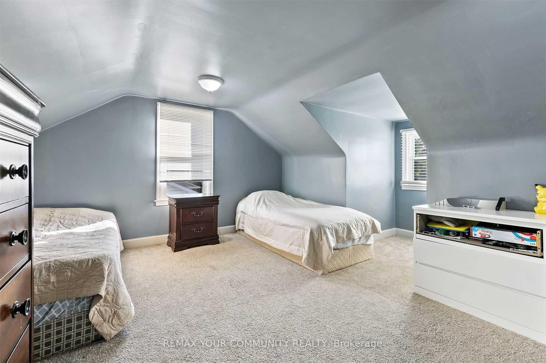 Photo 18 of 4276 Howard Avenue, Windsor, Roseland West — HOMEH