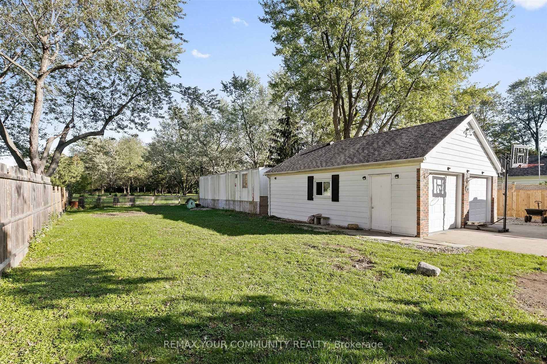 Photo 26 of 4276 Howard Avenue, Windsor, Roseland West — HOMEH