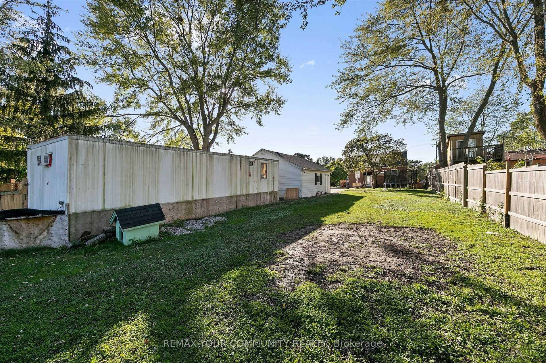 Photo 27 of 4276 Howard Avenue, Windsor, Roseland West — HOMEH