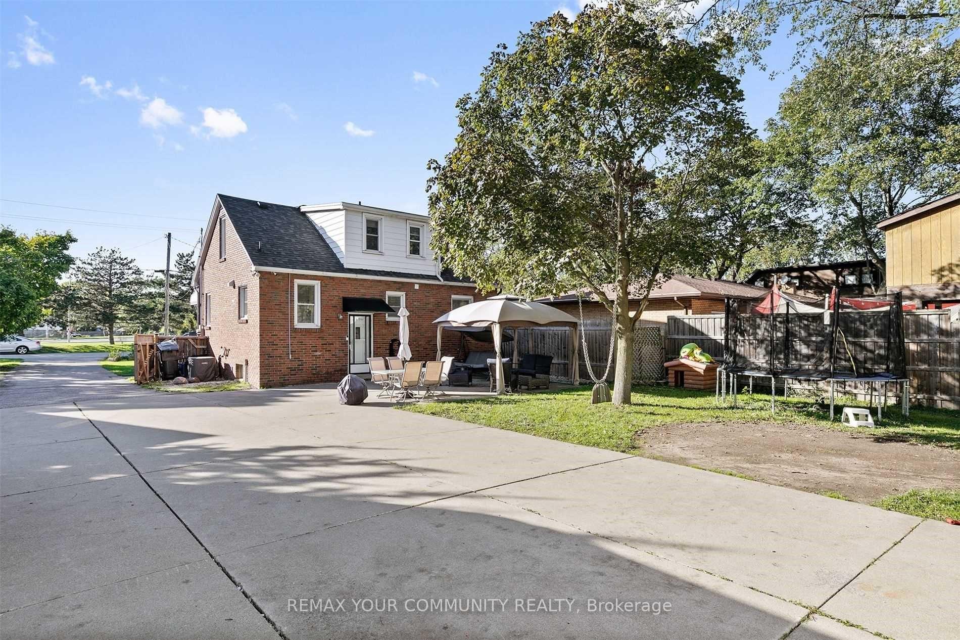 Photo 28 of 4276 Howard Avenue, Windsor, Roseland West — HOMEH