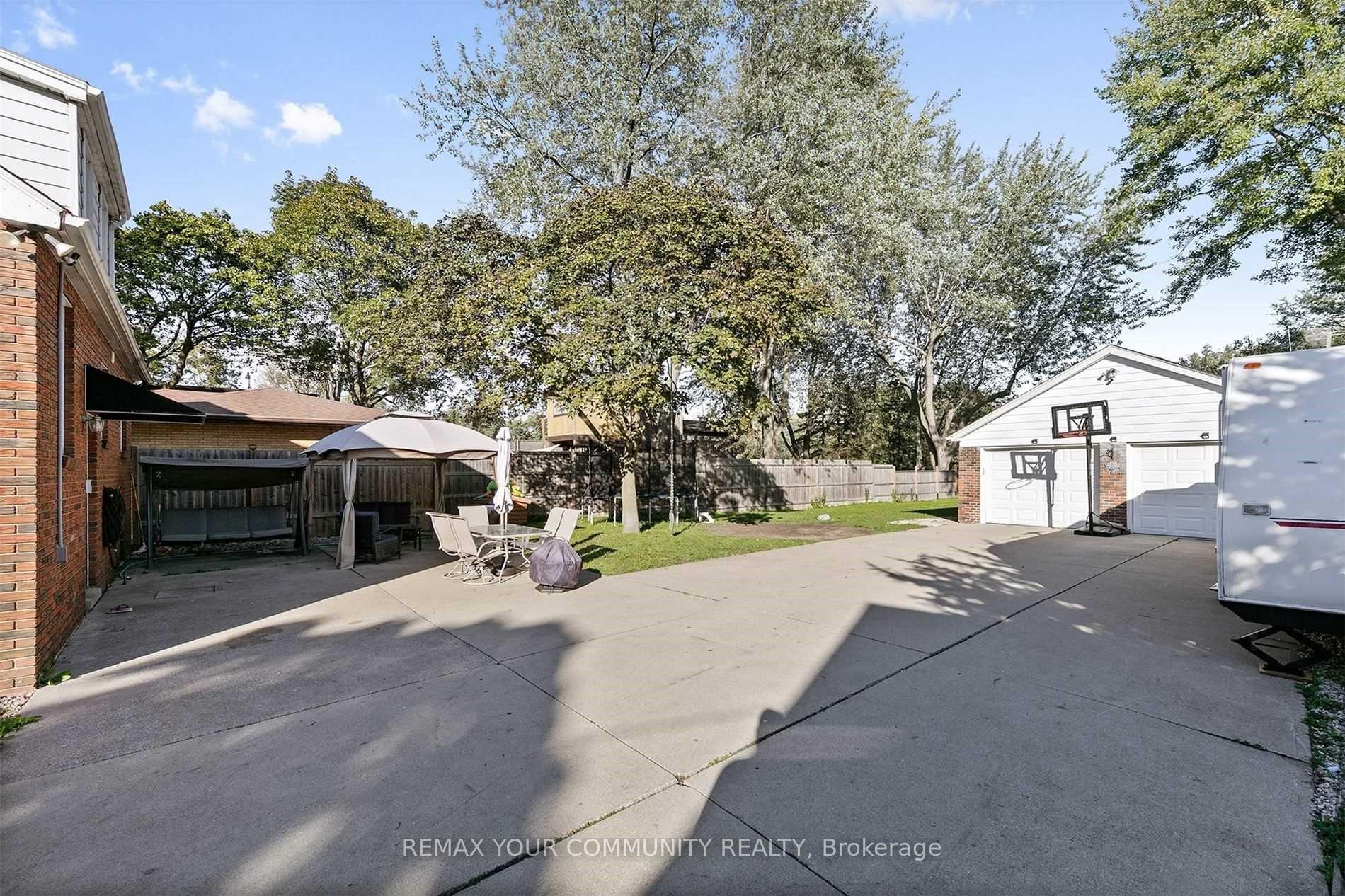Photo 29 of 4276 Howard Avenue, Windsor, Roseland West — HOMEH
