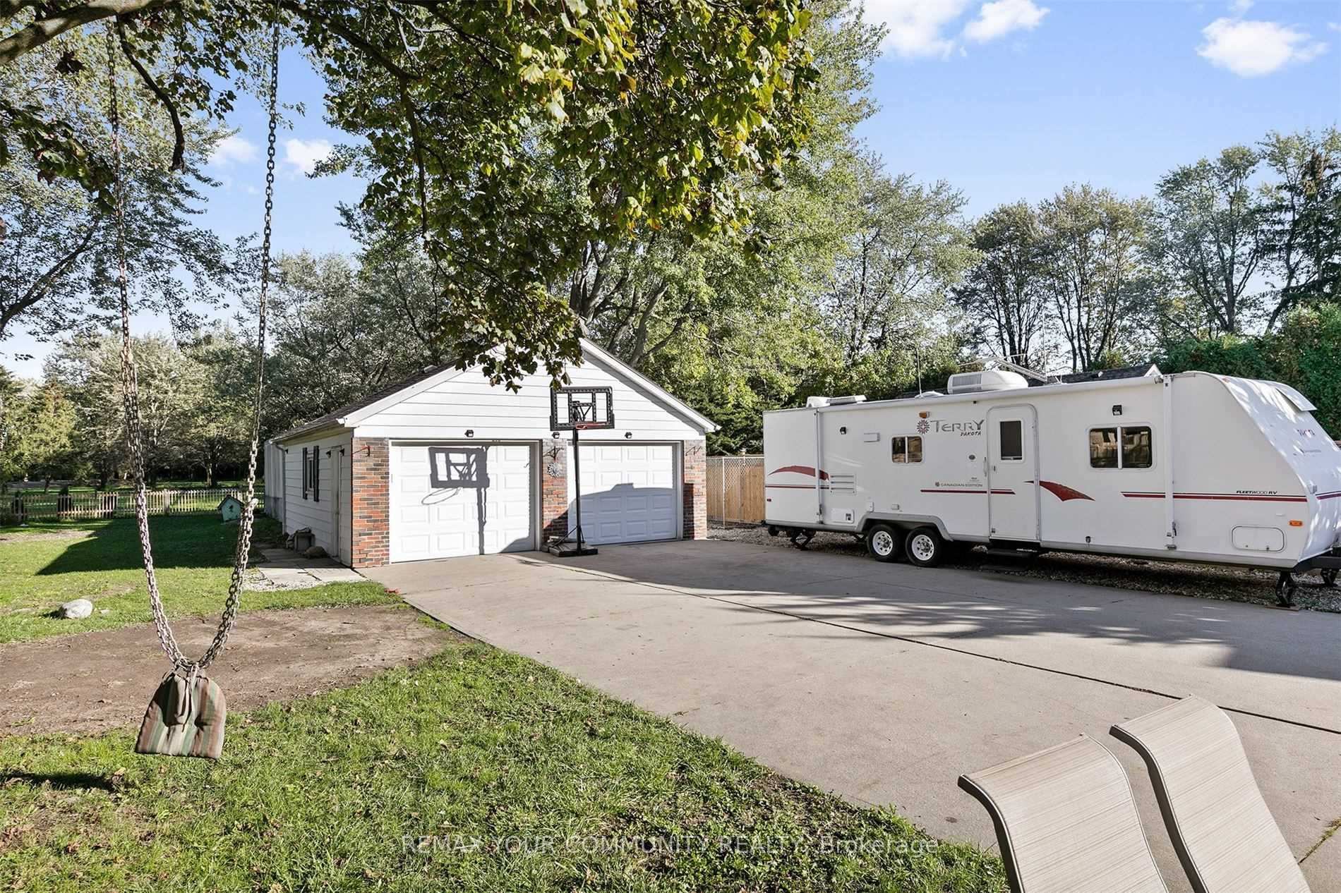 Photo 31 of 4276 Howard Avenue, Windsor, Roseland West — HOMEH