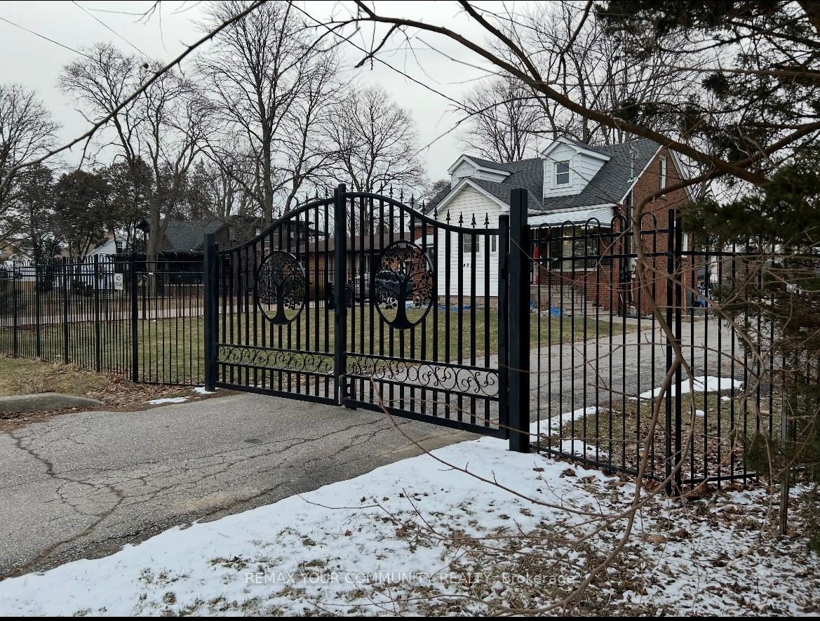 Photo 33 of 4276 Howard Avenue, Windsor, Roseland West — HOMEH