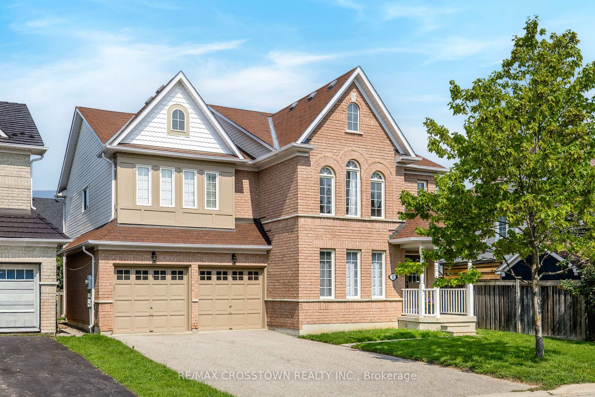 Photo 2 of 22 Maple Crown Terrace, Barrie, Innis-Shore — HOMEH