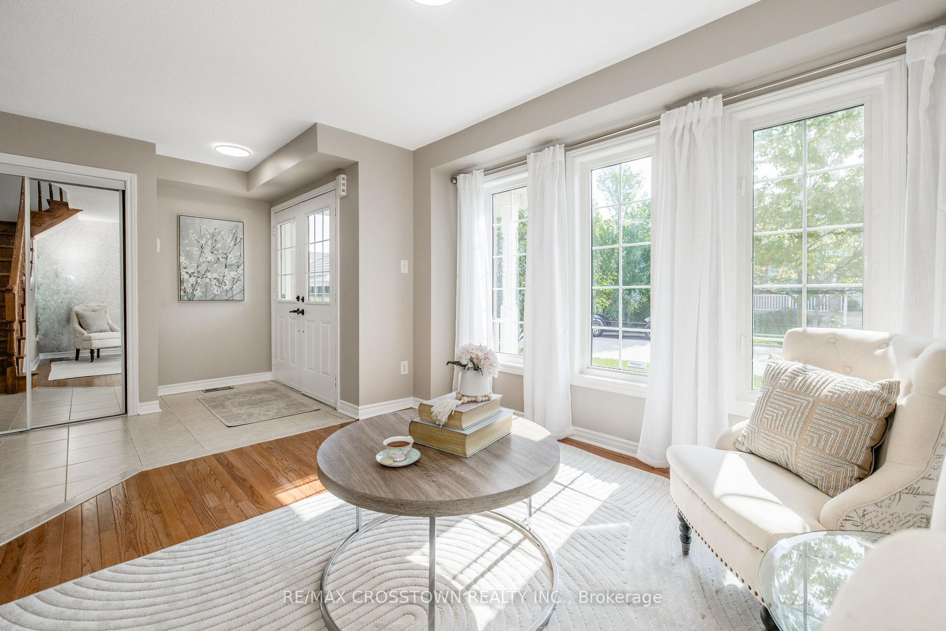 Photo 6 of 22 Maple Crown Terrace, Barrie, Innis-Shore — HOMEH