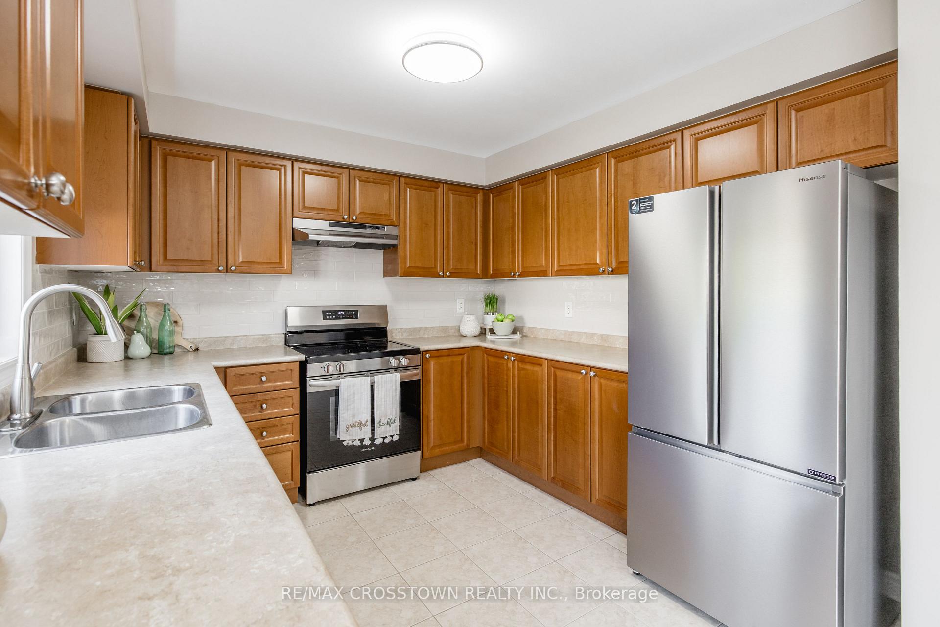 Photo 19 of 22 Maple Crown Terrace, Barrie, Innis-Shore — HOMEH