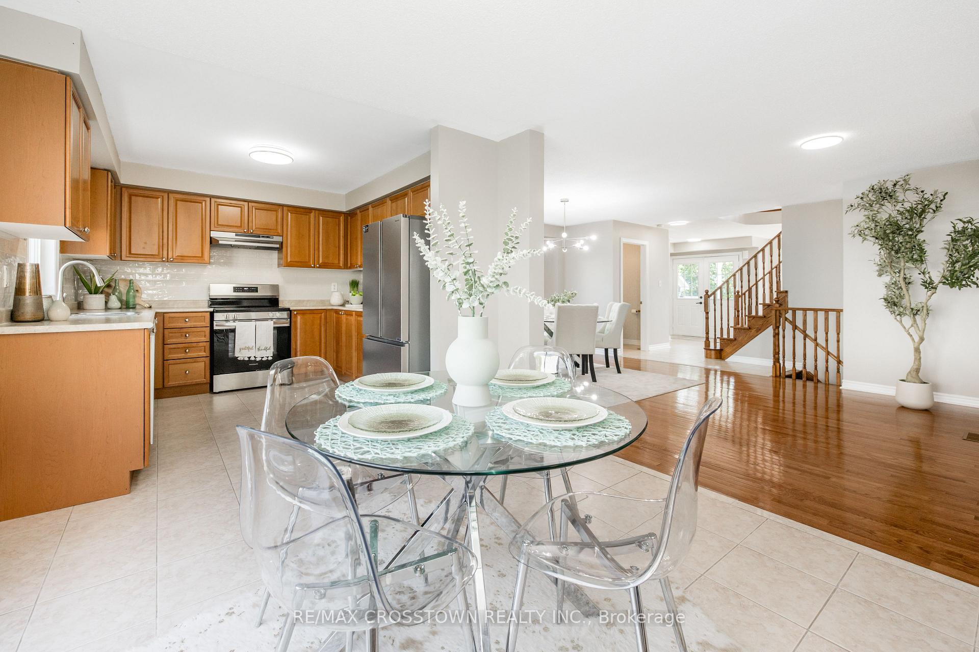 Photo 21 of 22 Maple Crown Terrace, Barrie, Innis-Shore — HOMEH