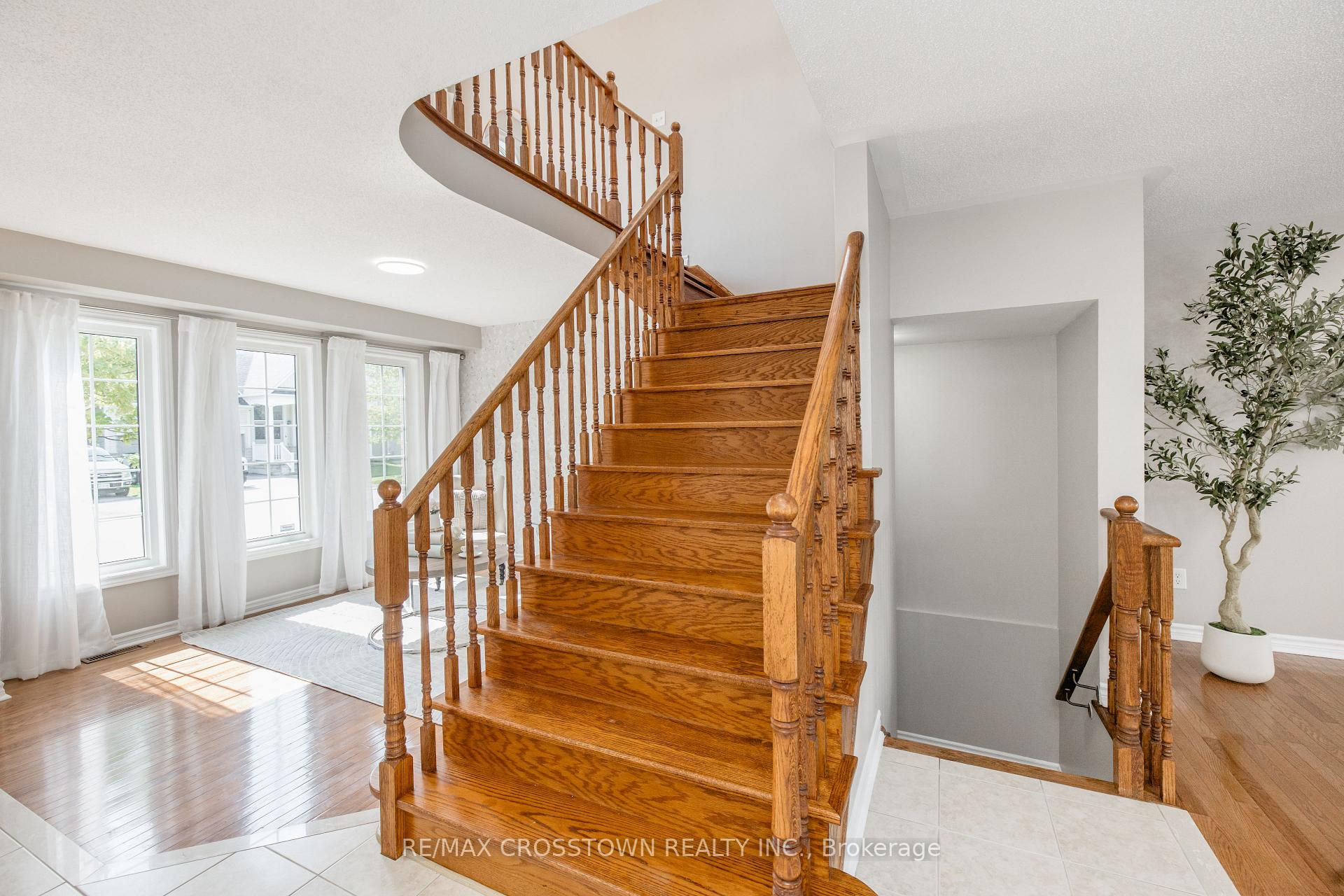 Photo 28 of 22 Maple Crown Terrace, Barrie, Innis-Shore — HOMEH