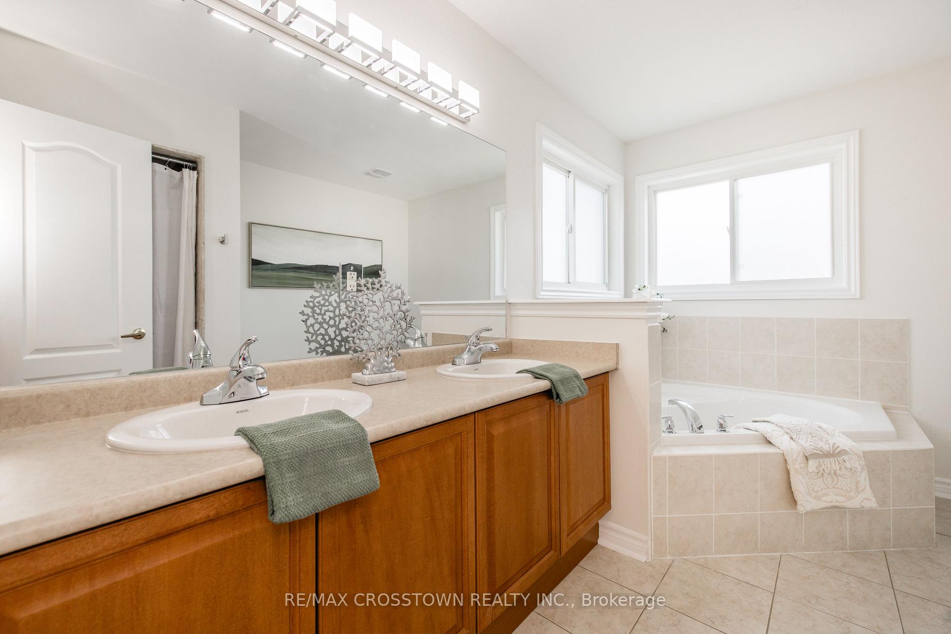 Photo 41 of 22 Maple Crown Terrace, Barrie, Innis-Shore — HOMEH