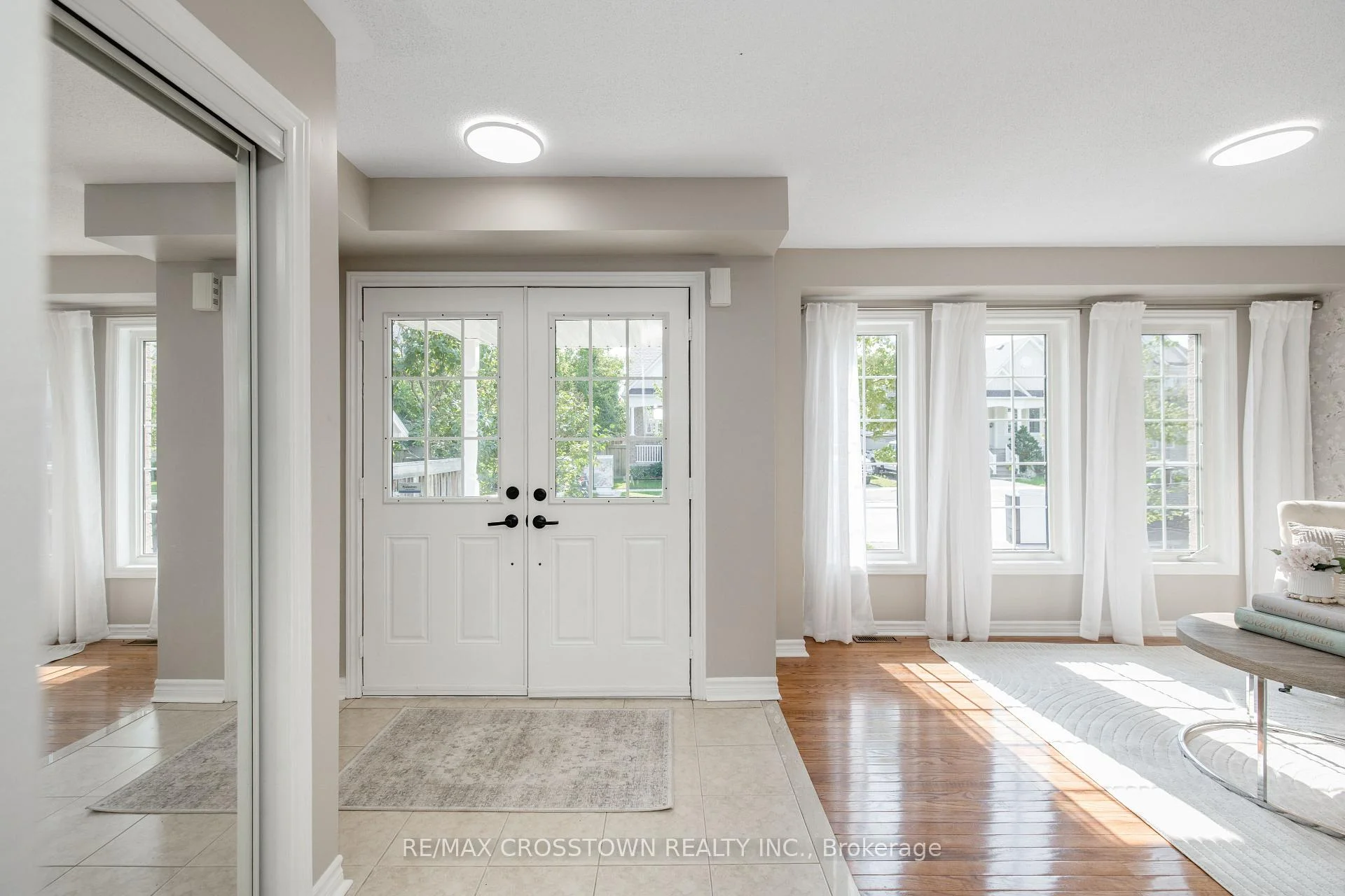 Photo 7 of 22 Maple Crown Terrace, Barrie, Innis-Shore — HOMEH