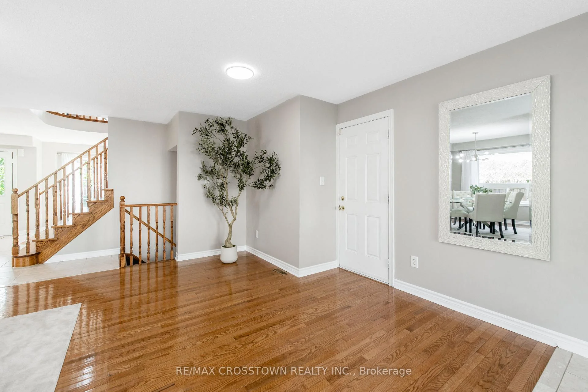 Photo 11 of 22 Maple Crown Terrace, Barrie, Innis-Shore — HOMEH