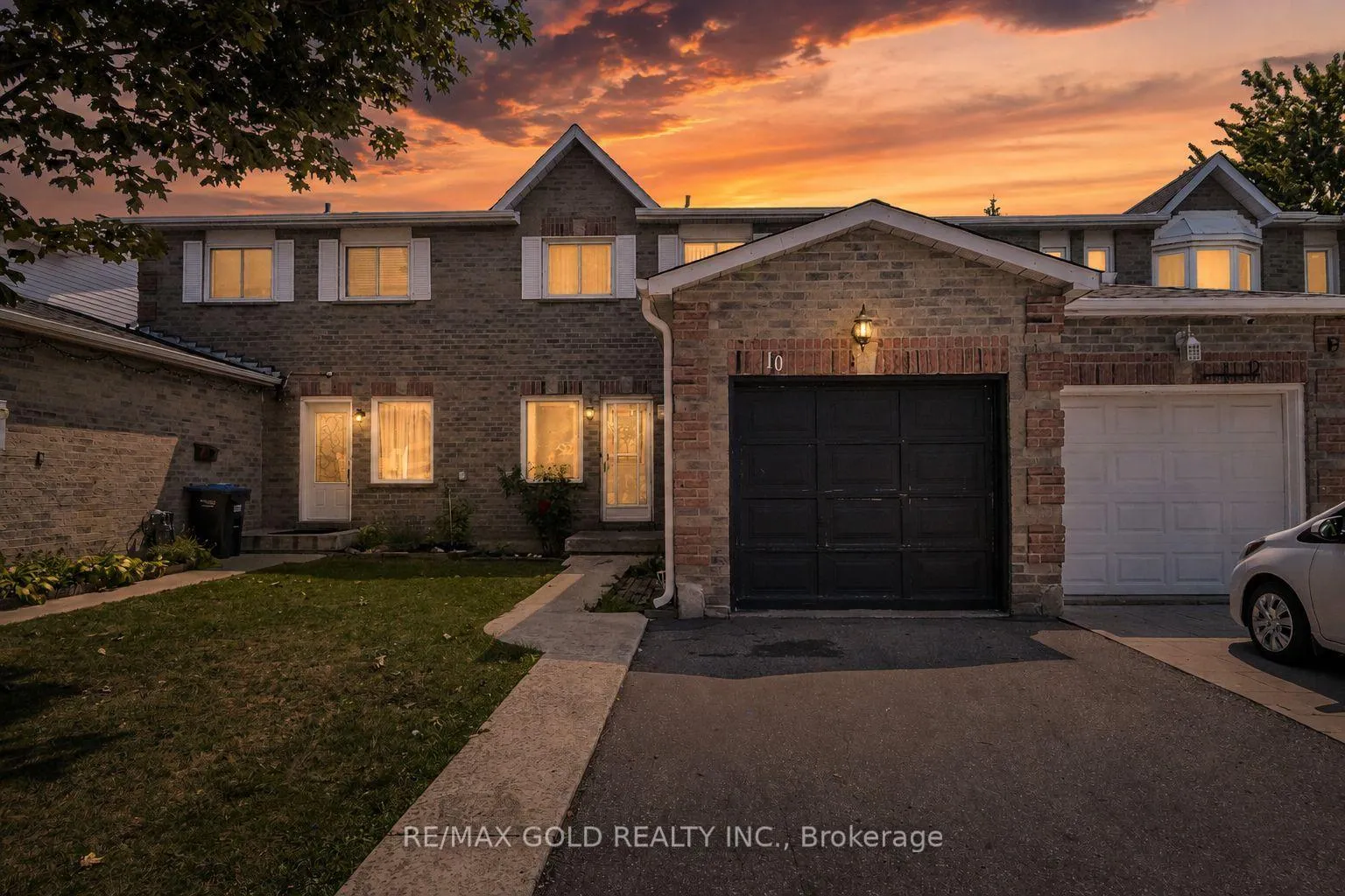 Photo 2 of 10 Elmstead Court, Brampton, Fletcher's Creek South — HOMEH