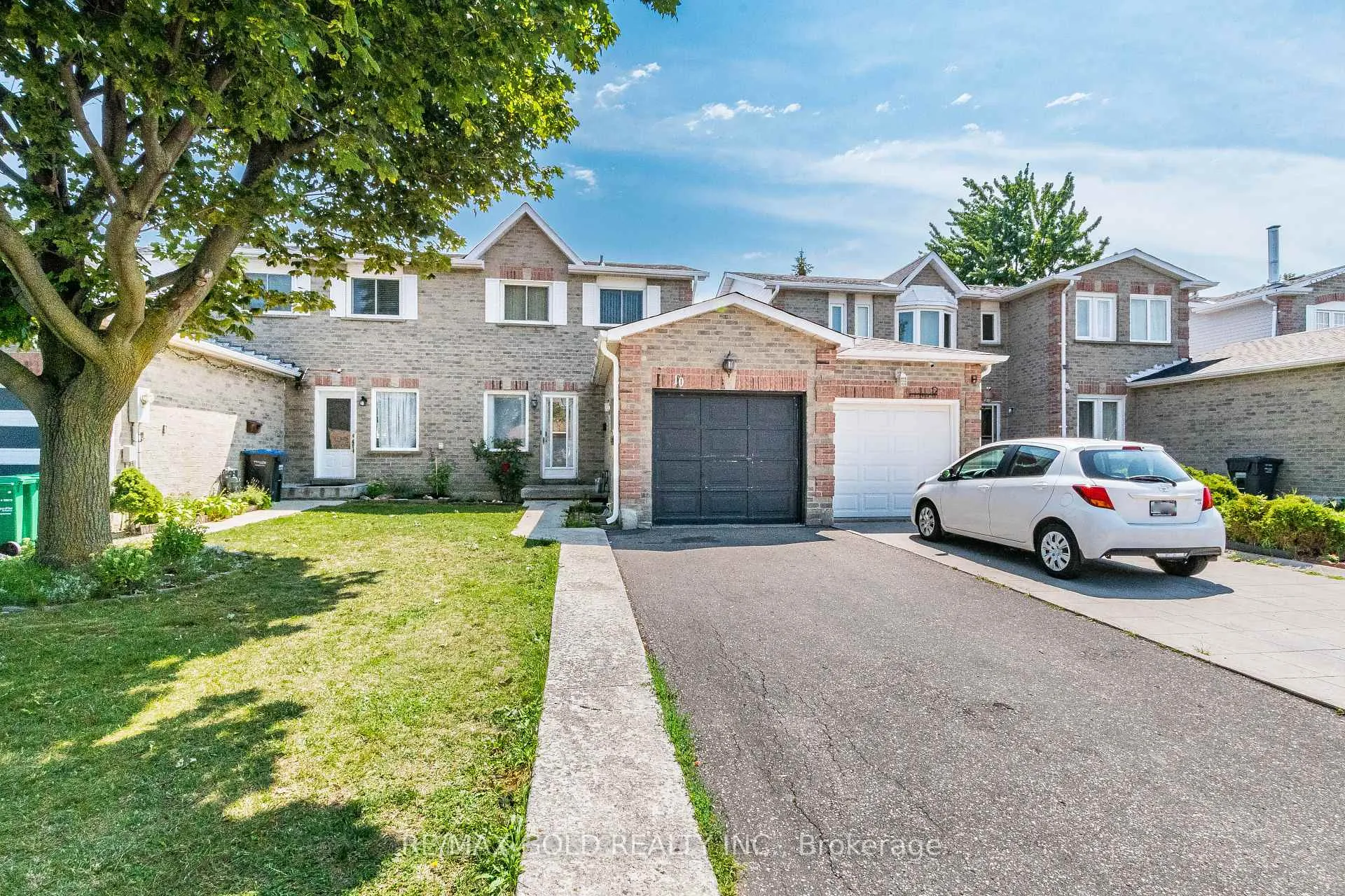 Photo 4 of 10 Elmstead Court, Brampton, Fletcher's Creek South — HOMEH