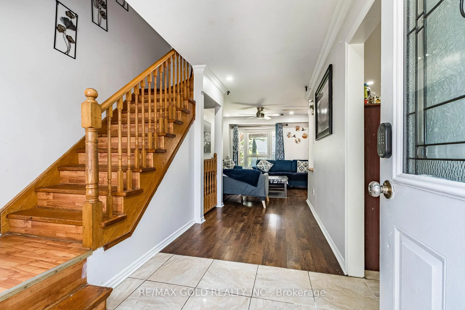 Photo 5 of 10 Elmstead Court, Brampton, Fletcher's Creek South — HOMEH