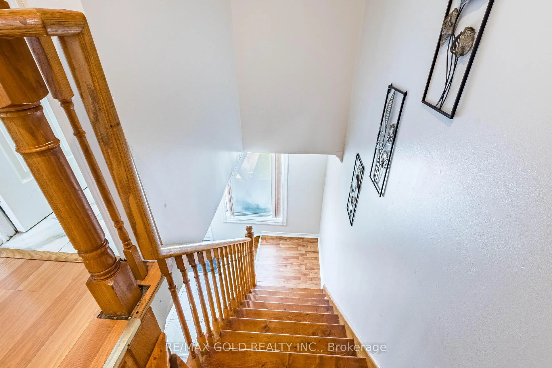 Photo 9 of 10 Elmstead Court, Brampton, Fletcher's Creek South — HOMEH