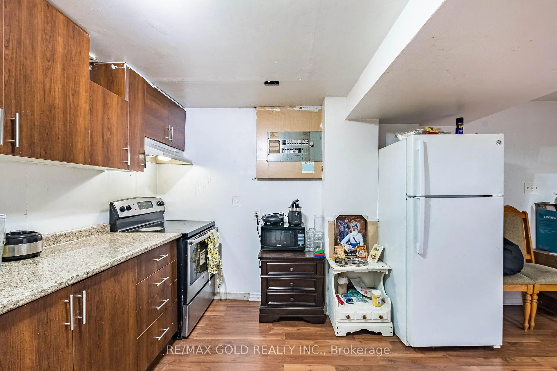Photo 12 of 10 Elmstead Court, Brampton, Fletcher's Creek South — HOMEH