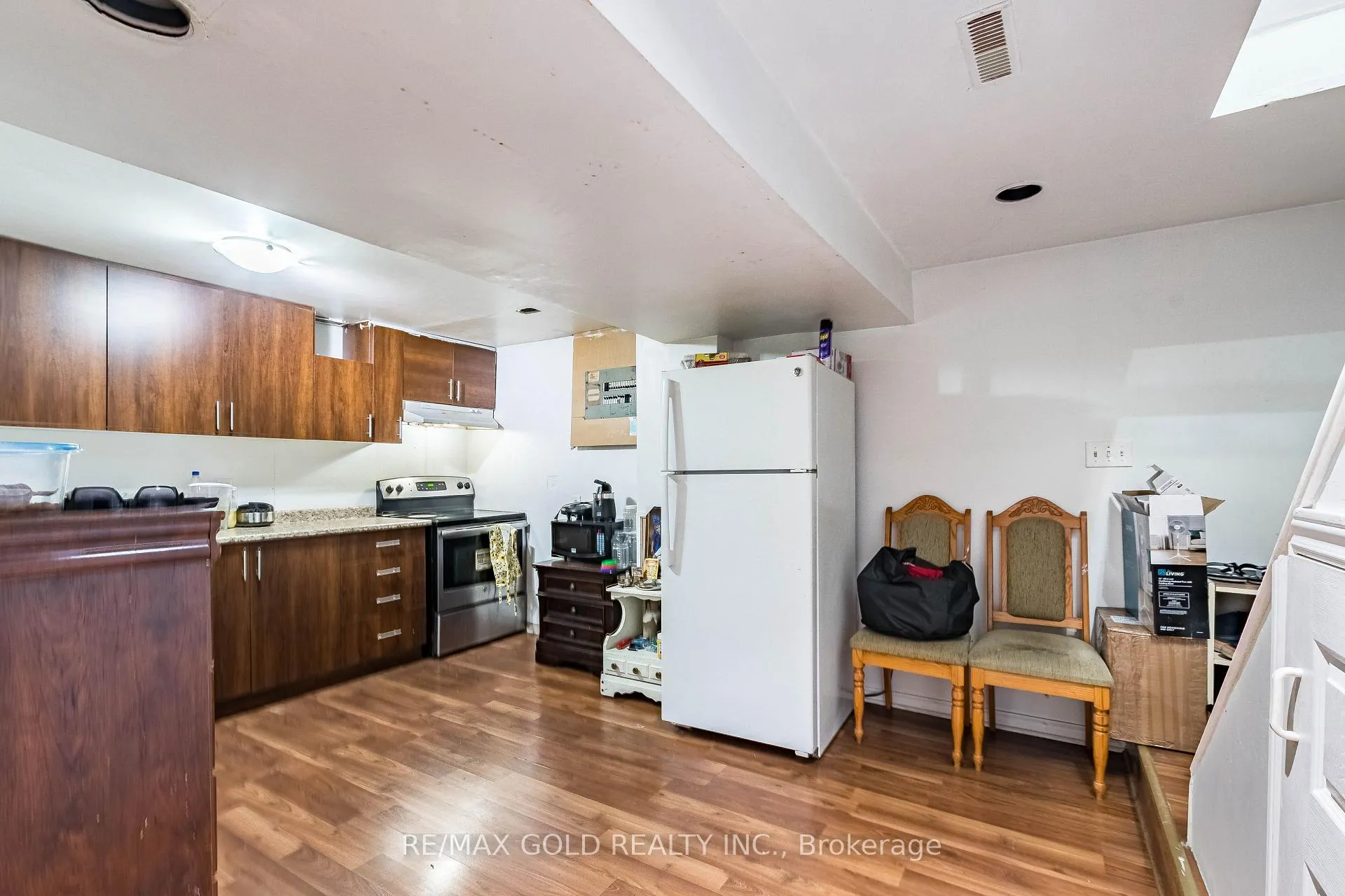 Photo 13 of 10 Elmstead Court, Brampton, Fletcher's Creek South — HOMEH