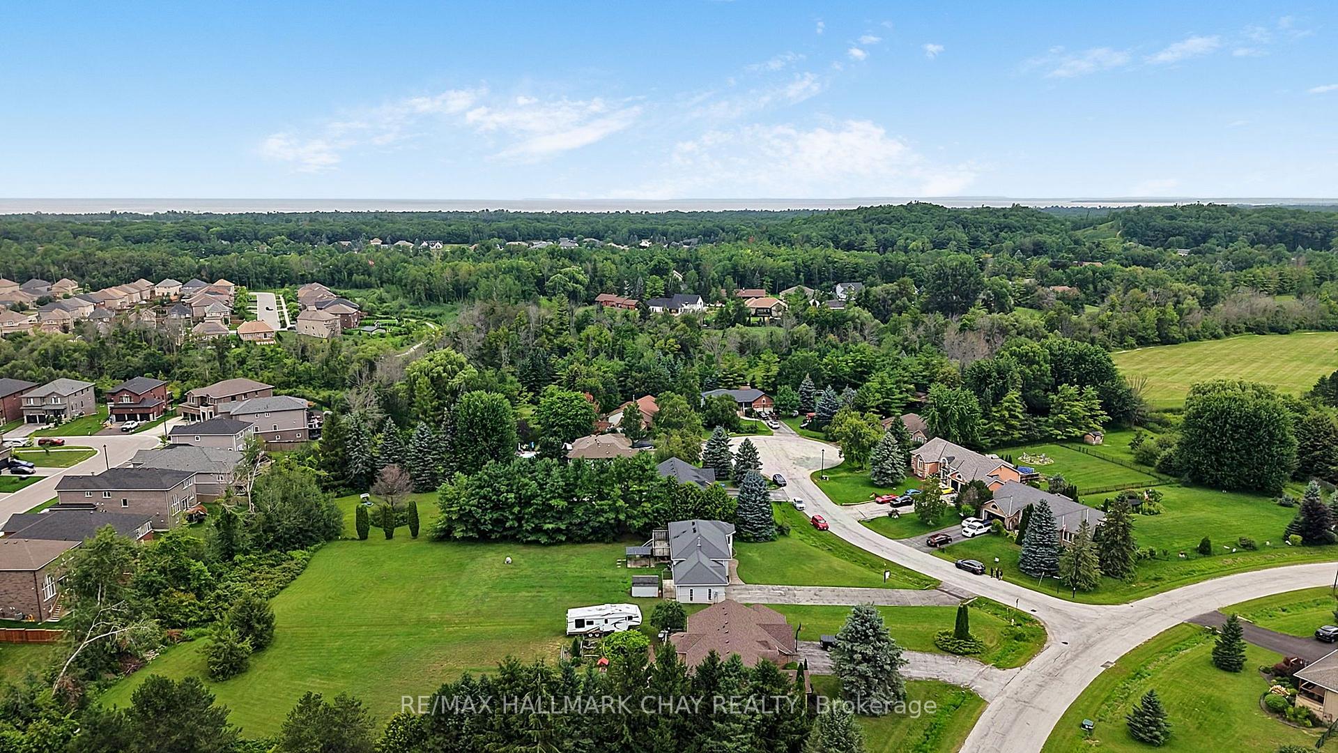 Photo 6 of 1 Dean Court, Wasaga Beach — HOMEH