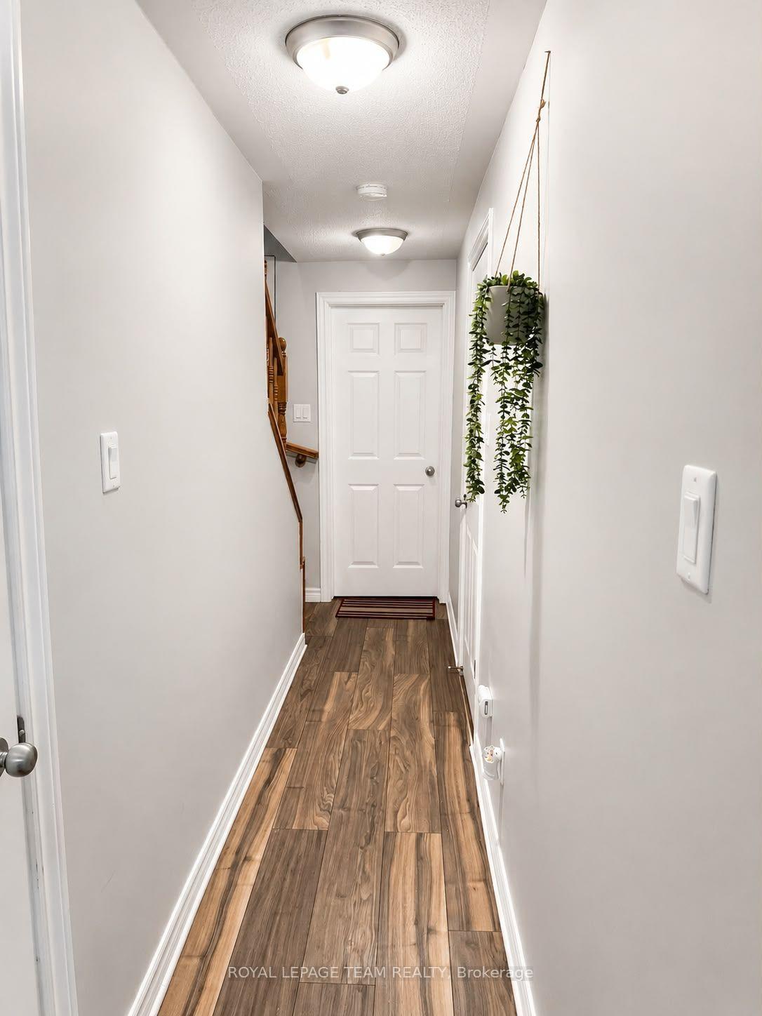 Photo 4 of 100 Brentmore Private, Ottawa, Avalon East — HOMEH