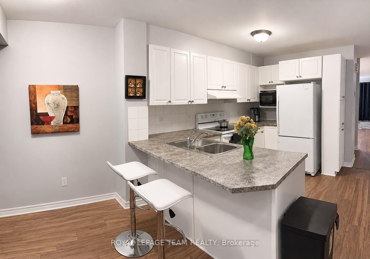 Photo 8 of 100 Brentmore Private, Ottawa, Avalon East — HOMEH