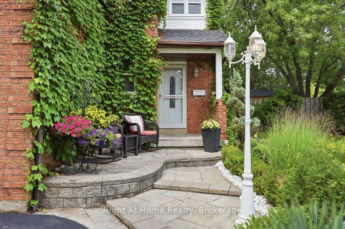 Photo 2 of 2256 Munns Avenue, Oakville, River Oaks — HOMEH