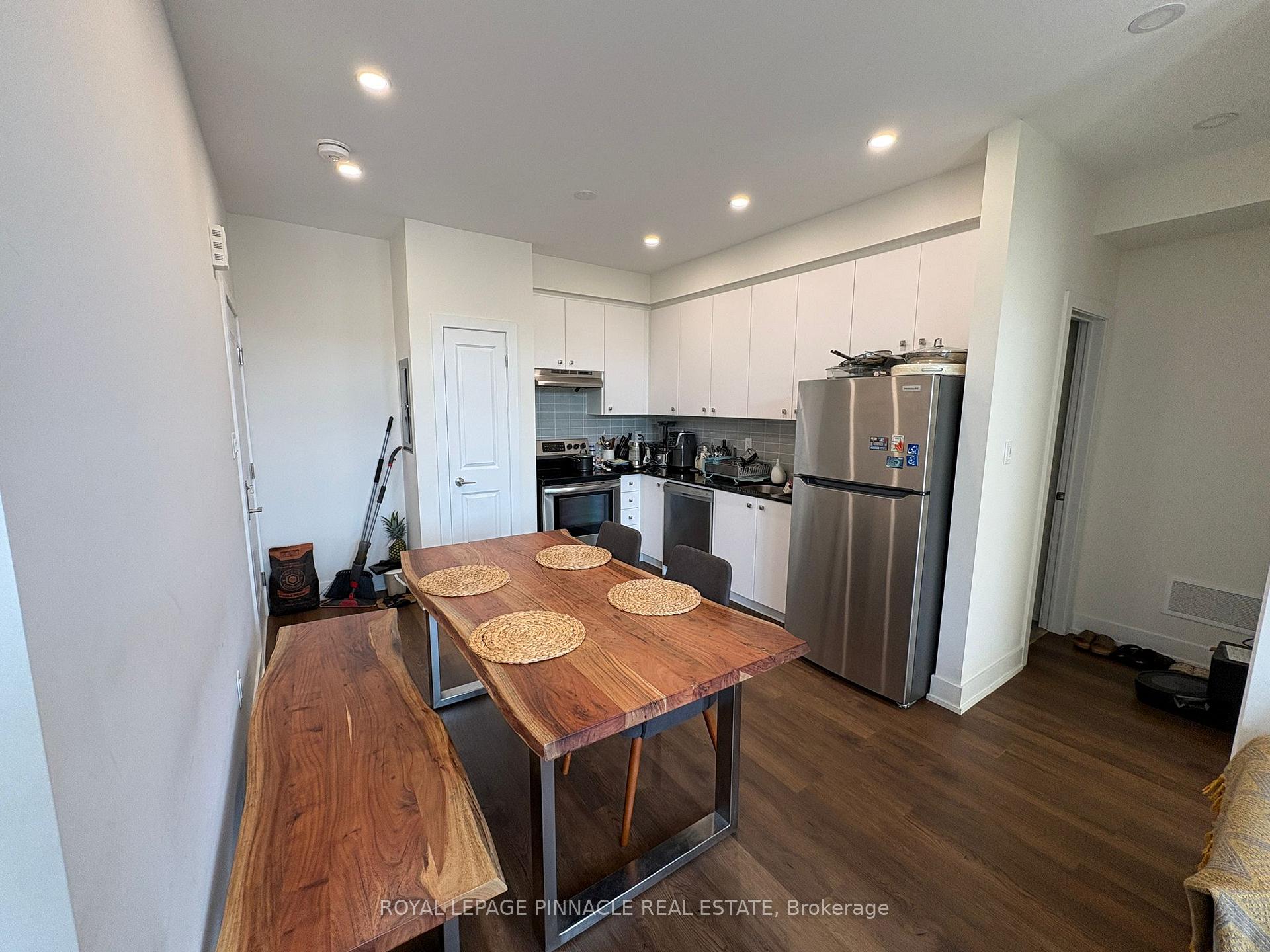 Photo 2 of Unit #9, 9 Phelps Lane, Richmond Hill, Oak Ridges — HOMEH