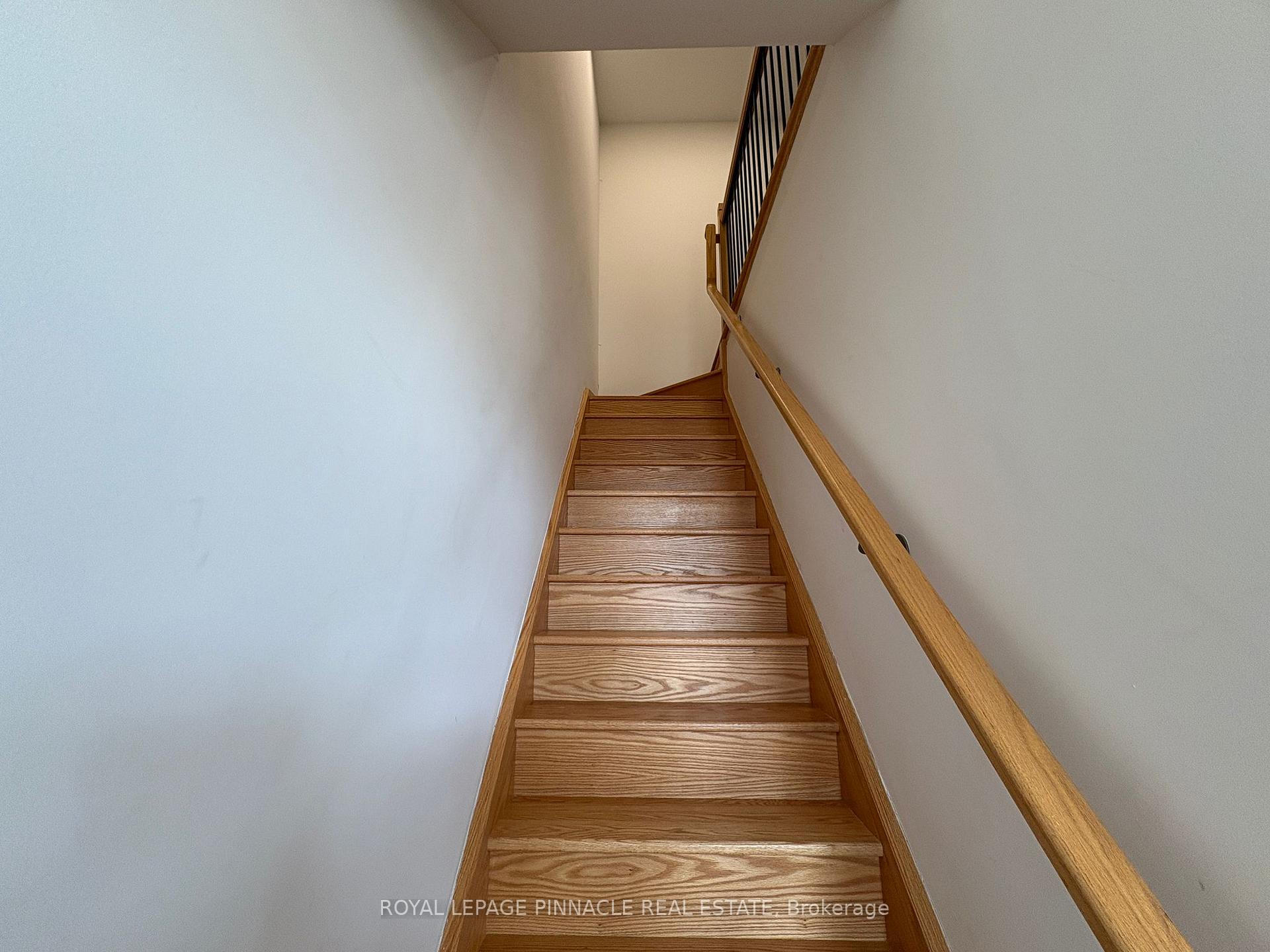 Photo 13 of Unit #9, 9 Phelps Lane, Richmond Hill, Oak Ridges — HOMEH