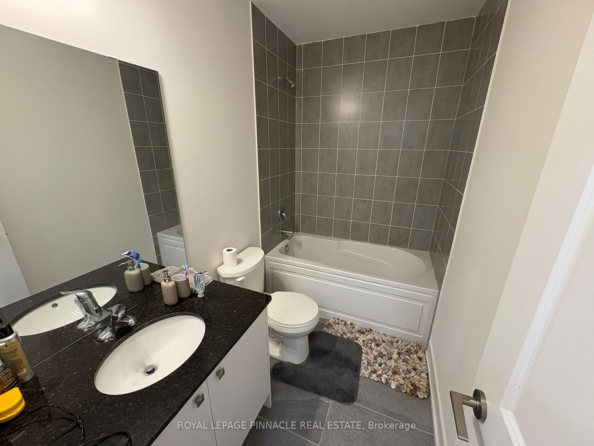 Photo 14 of Unit #9, 9 Phelps Lane, Richmond Hill, Oak Ridges — HOMEH