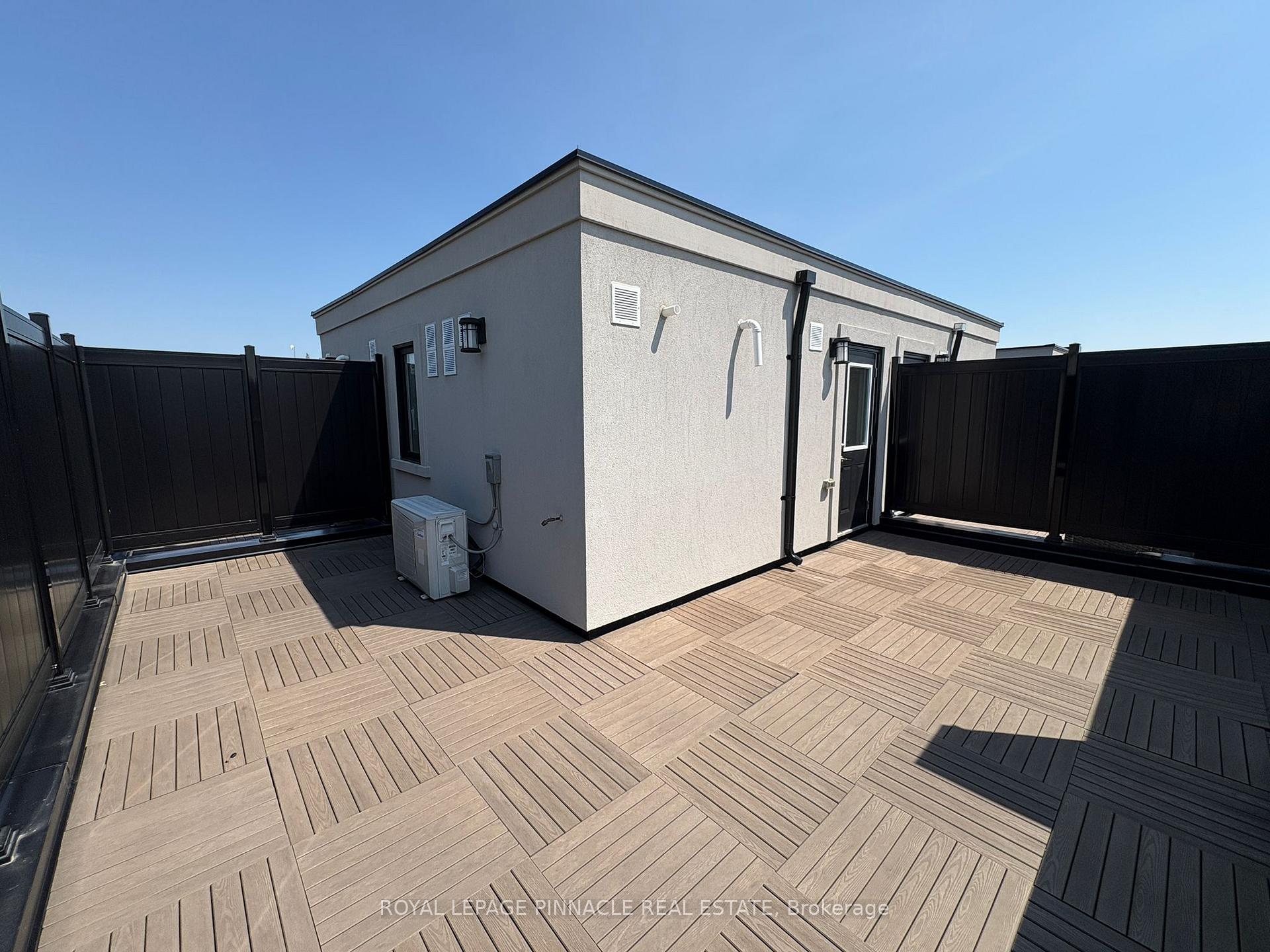 Photo 27 of Unit #9, 9 Phelps Lane, Richmond Hill, Oak Ridges — HOMEH