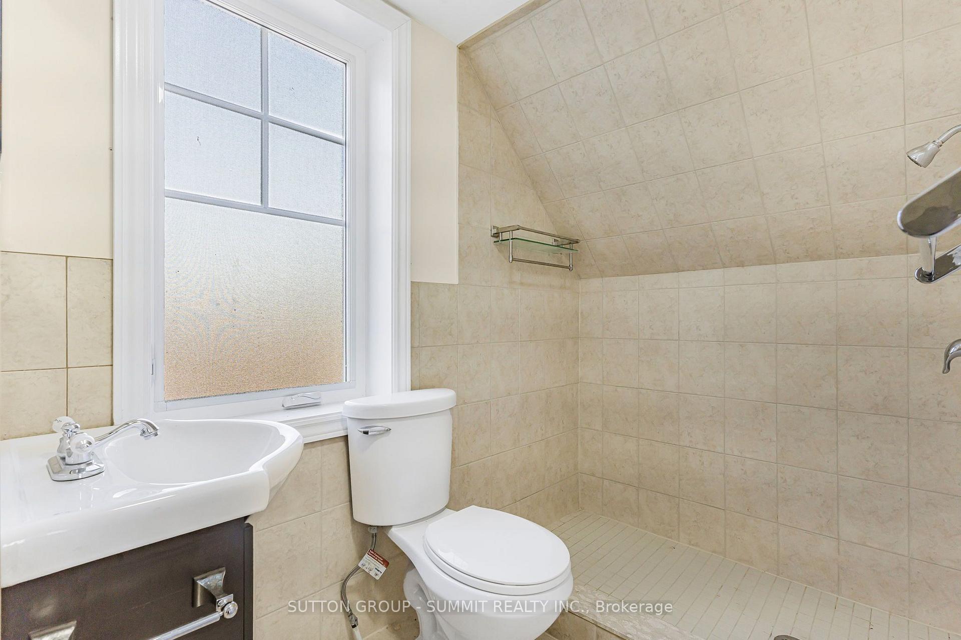 Photo 24 of 403 Niagara Street, Welland, Prince Charles — HOMEH