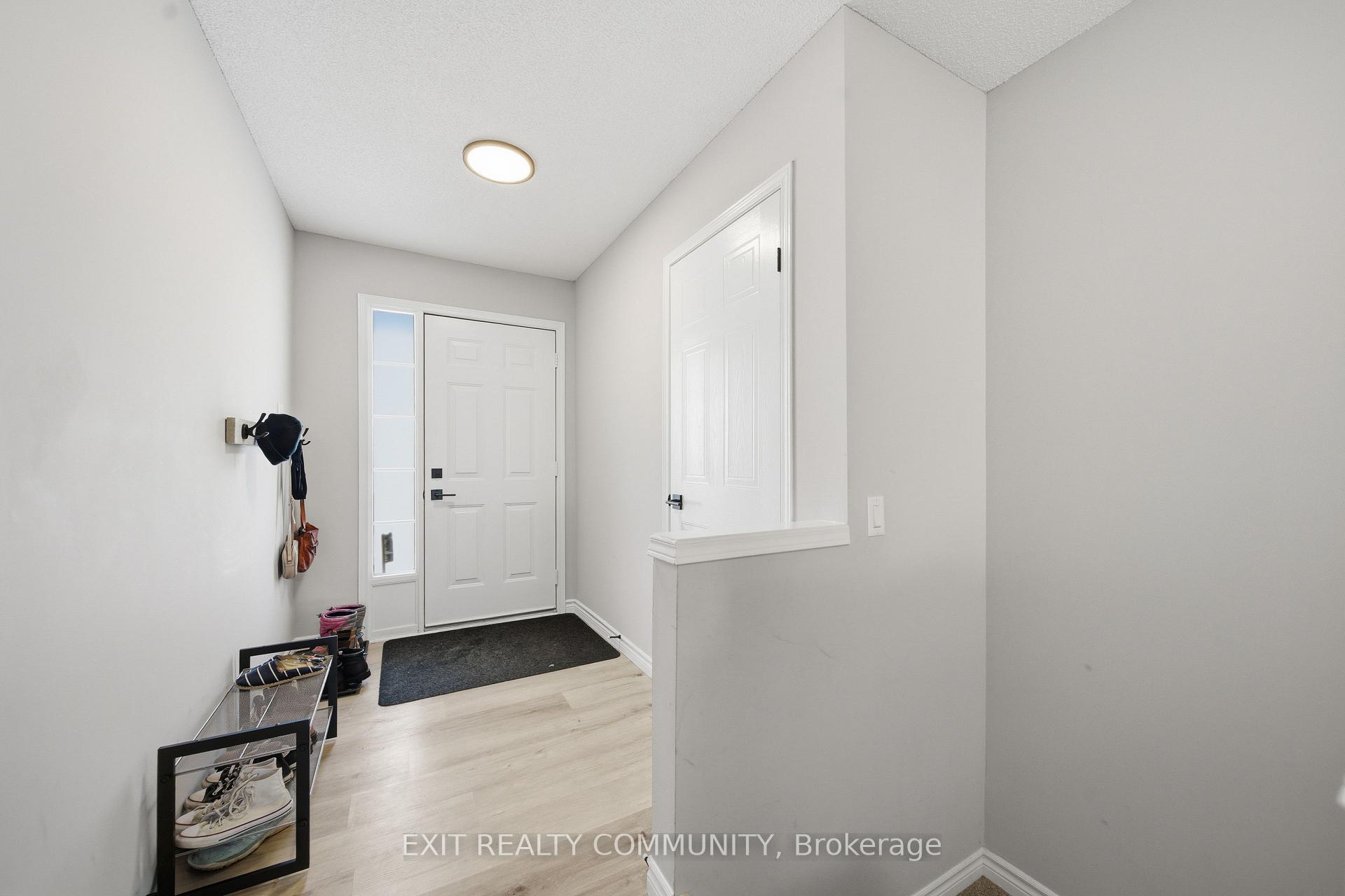 Photo 2 of Unit 15, 601 Grenfell Drive, London, North C — HOMEH