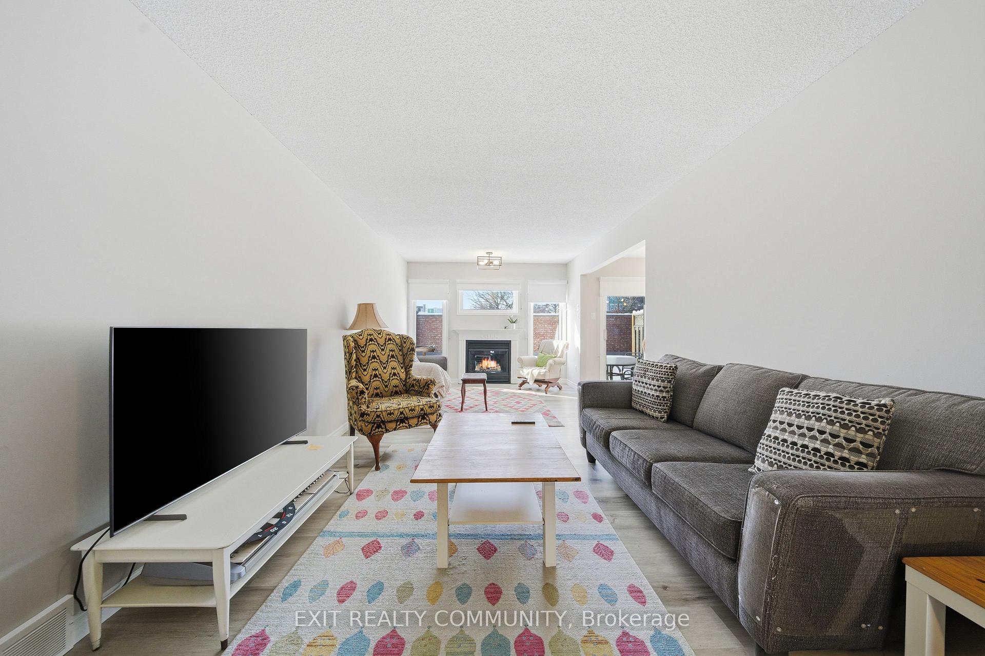 Photo 3 of Unit 15, 601 Grenfell Drive, London, North C — HOMEH