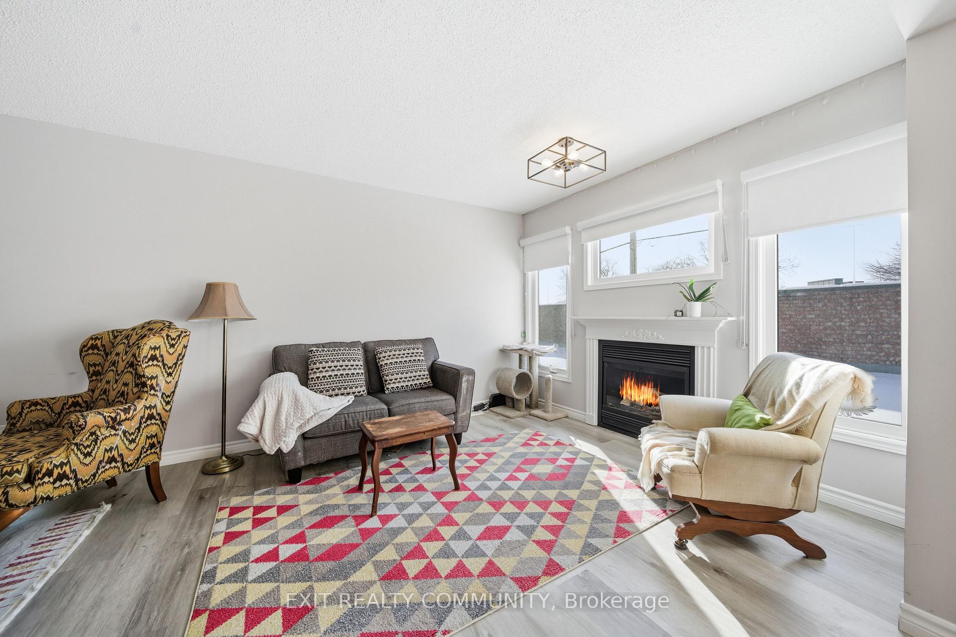 Photo 6 of Unit 15, 601 Grenfell Drive, London, North C — HOMEH