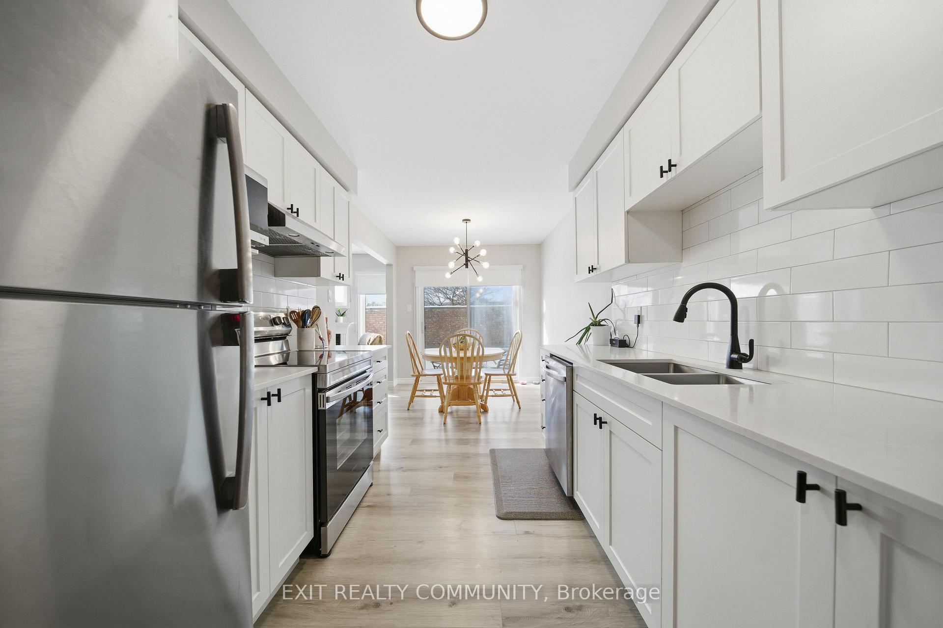 Photo 7 of Unit 15, 601 Grenfell Drive, London, North C — HOMEH