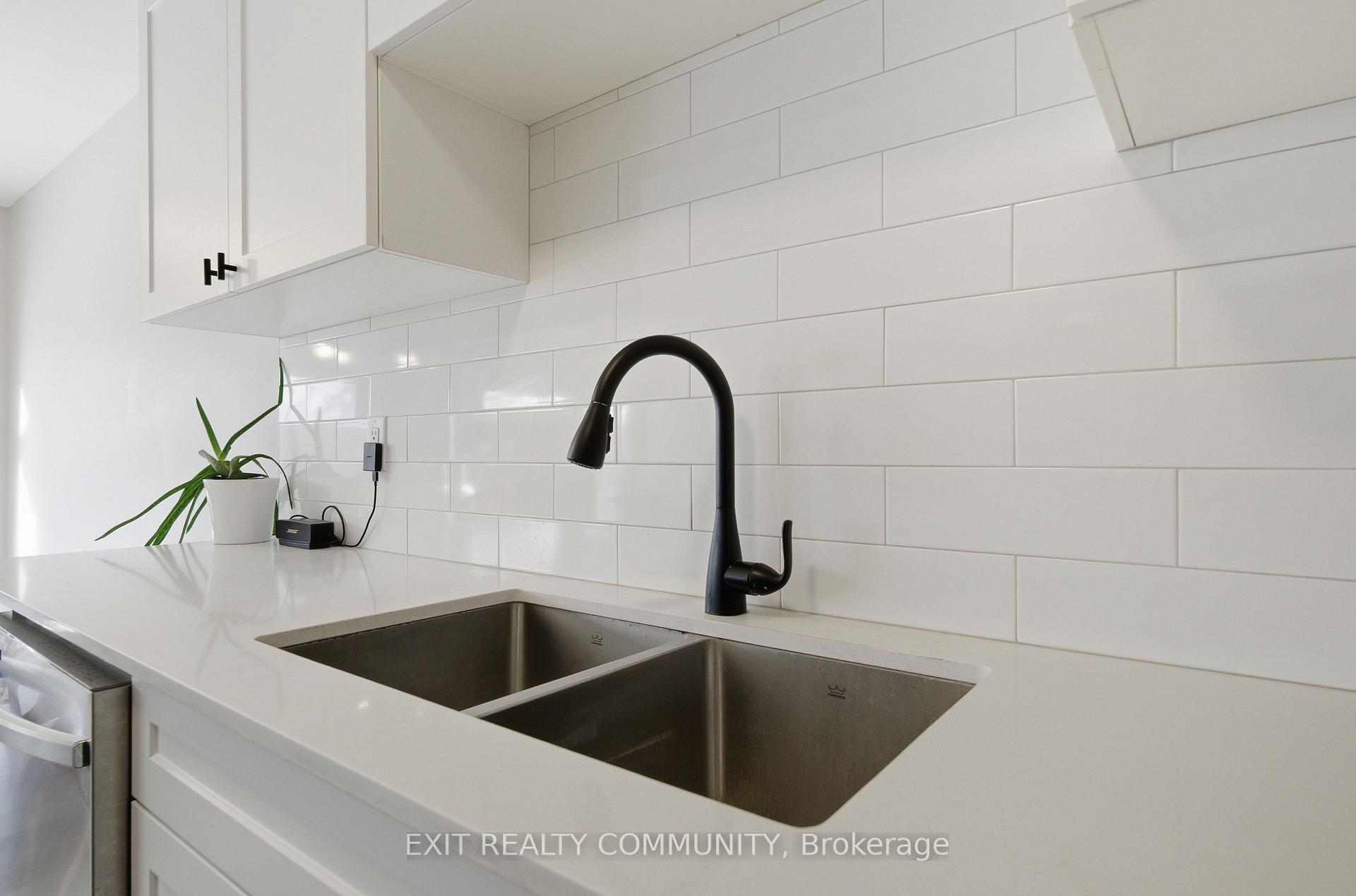 Photo 9 of Unit 15, 601 Grenfell Drive, London, North C — HOMEH