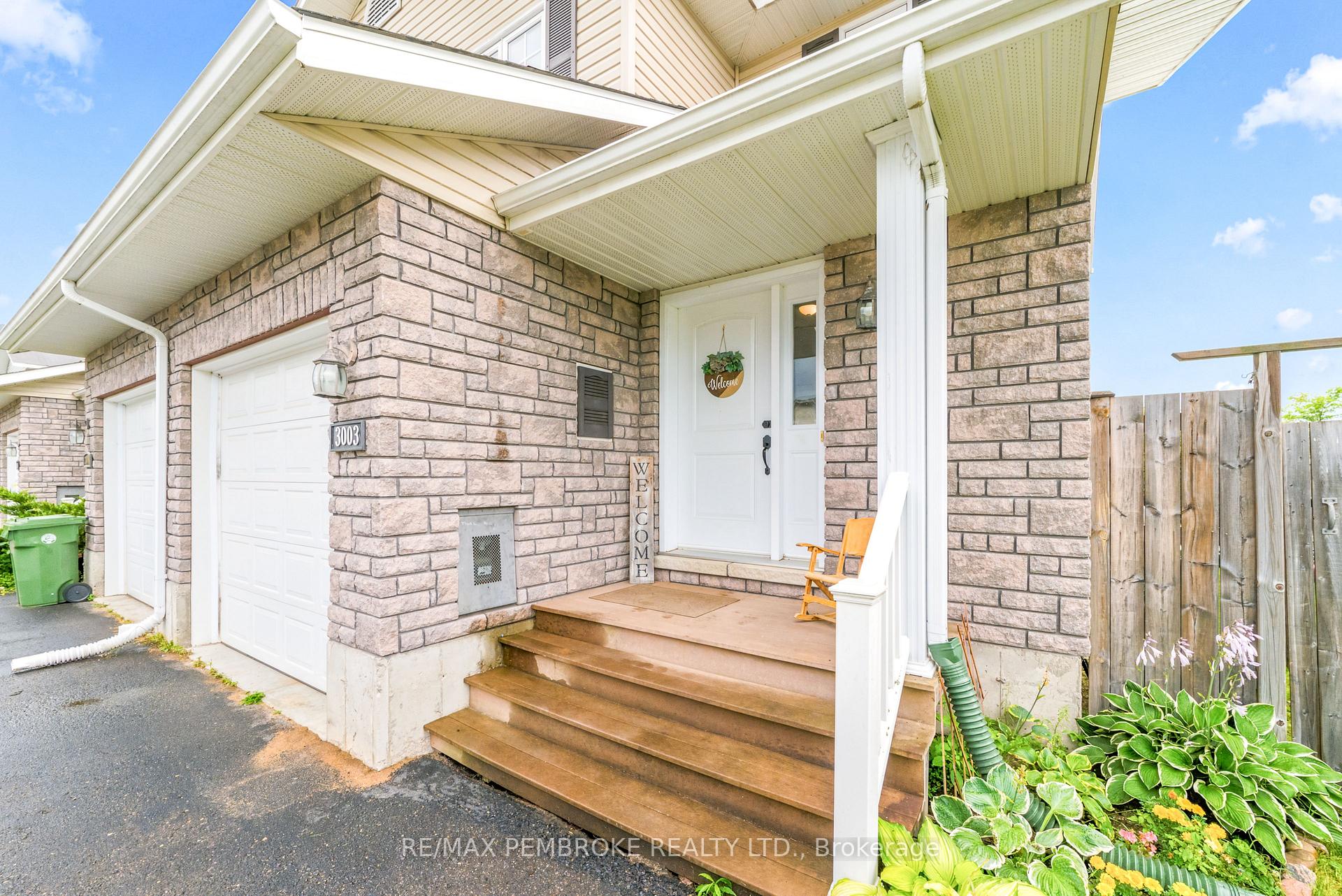 Photo 2 of 3003 Sandstone Crescent, Petawawa, Petawawa — HOMEH