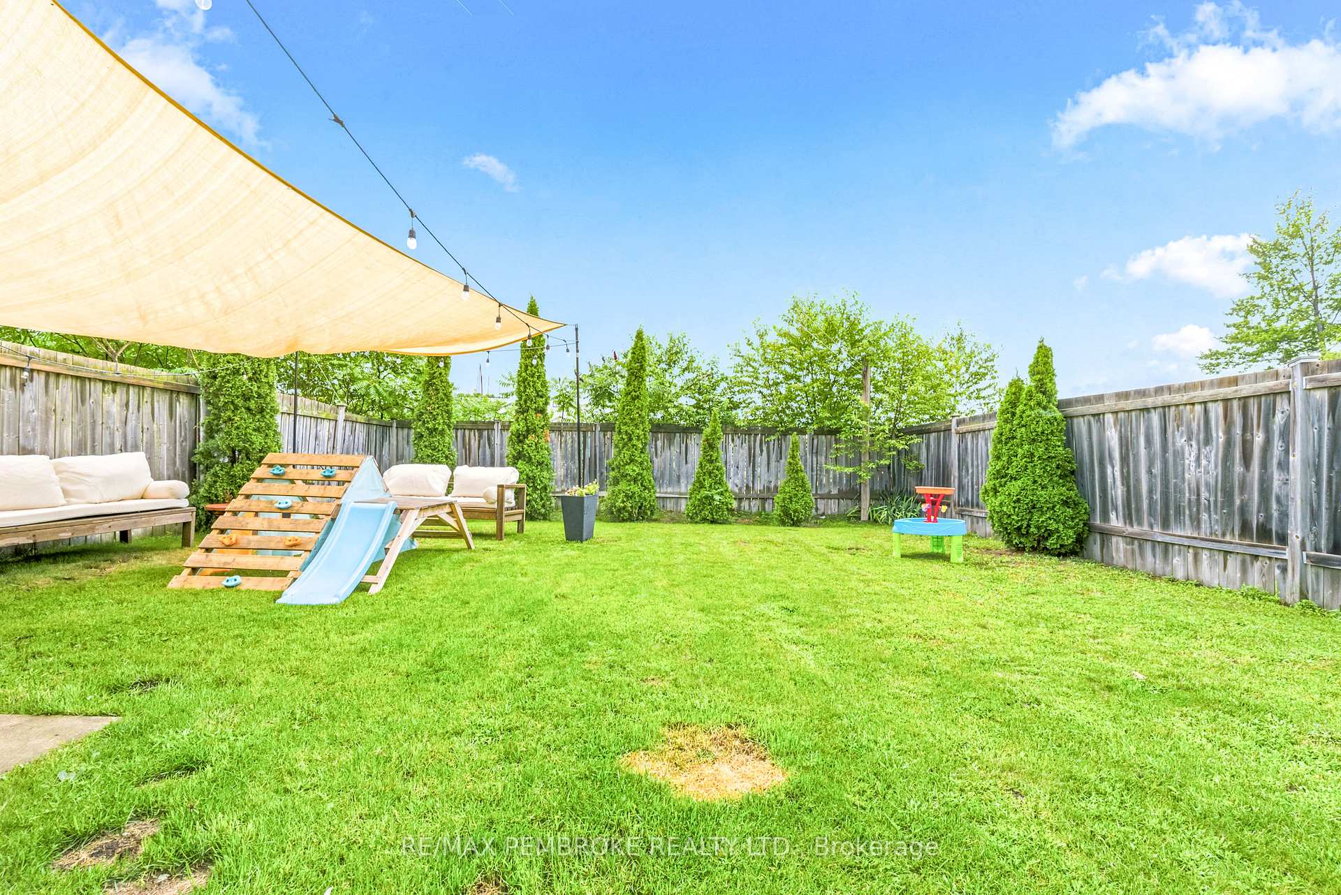 Photo 45 of 3003 Sandstone Crescent, Petawawa, Petawawa — HOMEH