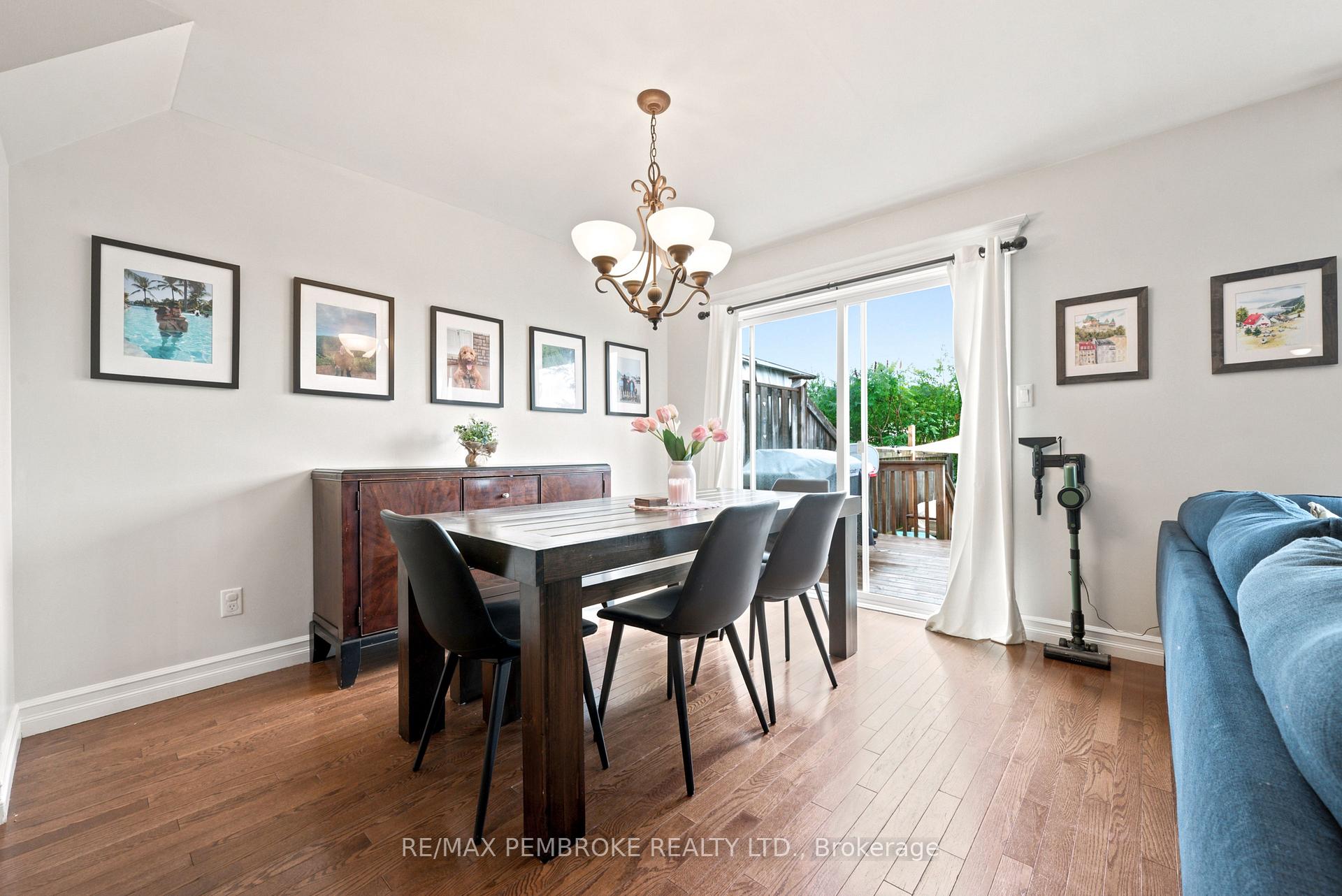Photo 18 of 3003 Sandstone Crescent, Petawawa, Petawawa — HOMEH