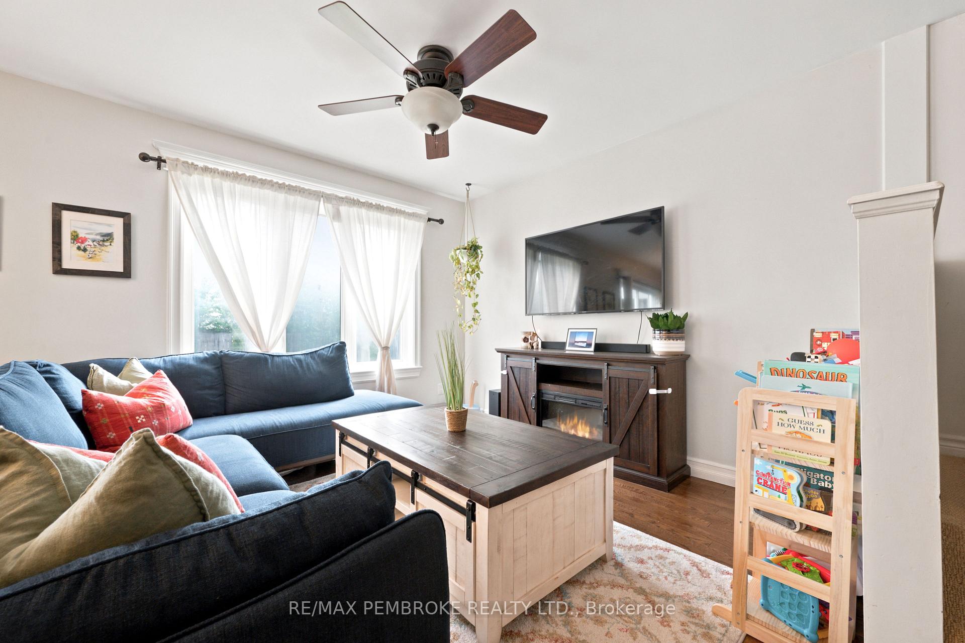 Photo 21 of 3003 Sandstone Crescent, Petawawa, Petawawa — HOMEH