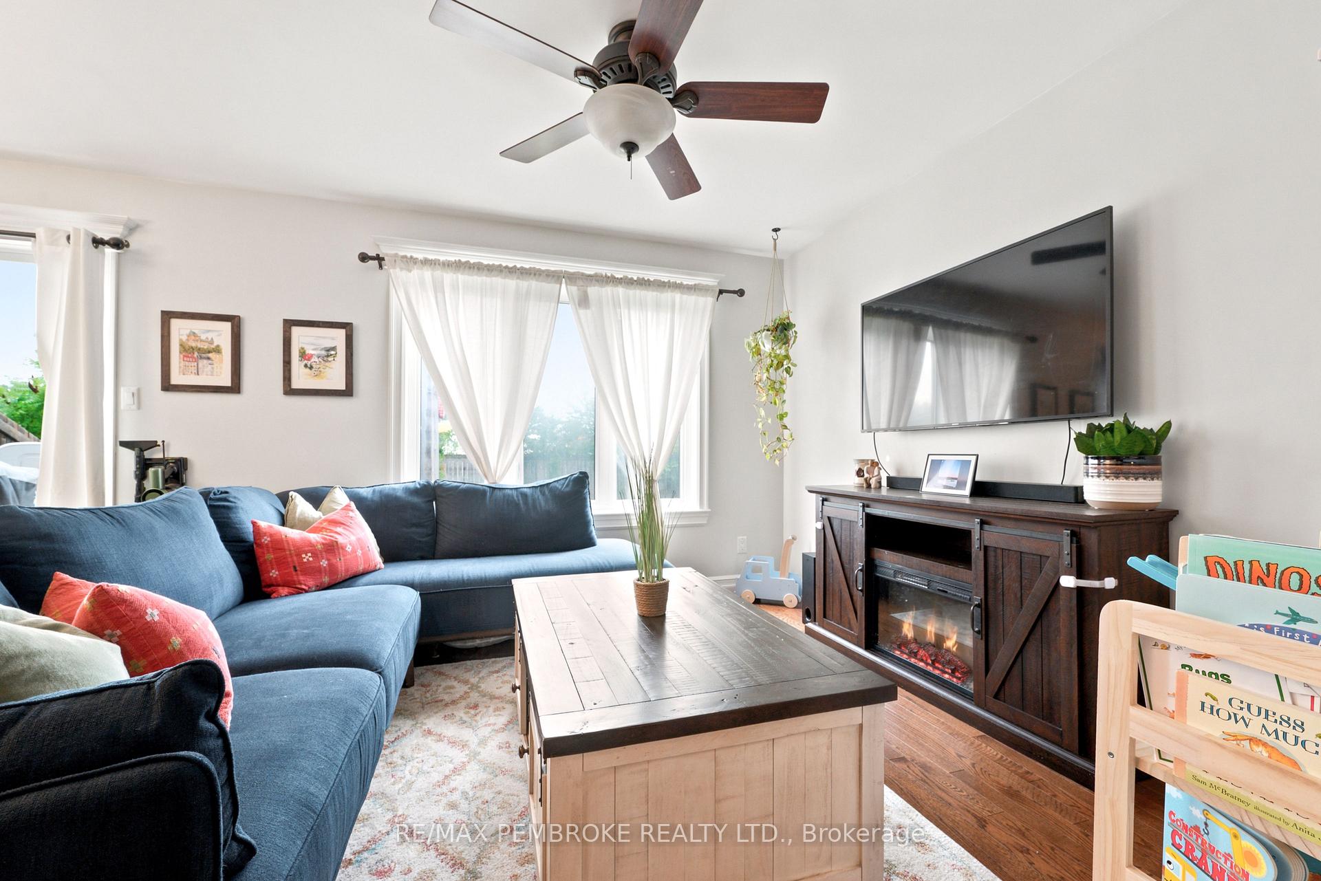 Photo 20 of 3003 Sandstone Crescent, Petawawa, Petawawa — HOMEH