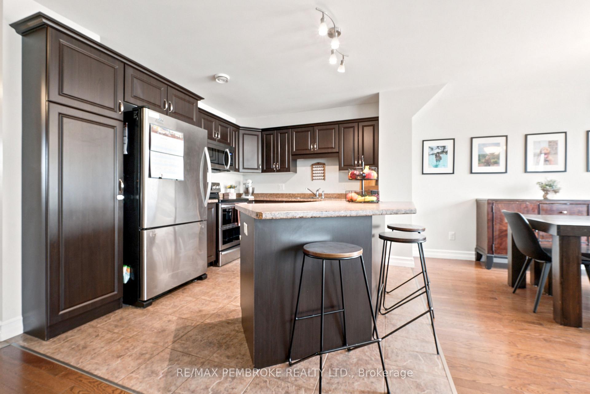 Photo 16 of 3003 Sandstone Crescent, Petawawa, Petawawa — HOMEH