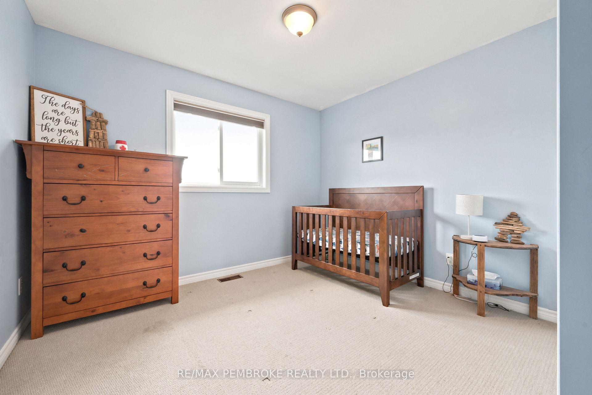Photo 31 of 3003 Sandstone Crescent, Petawawa, Petawawa — HOMEH