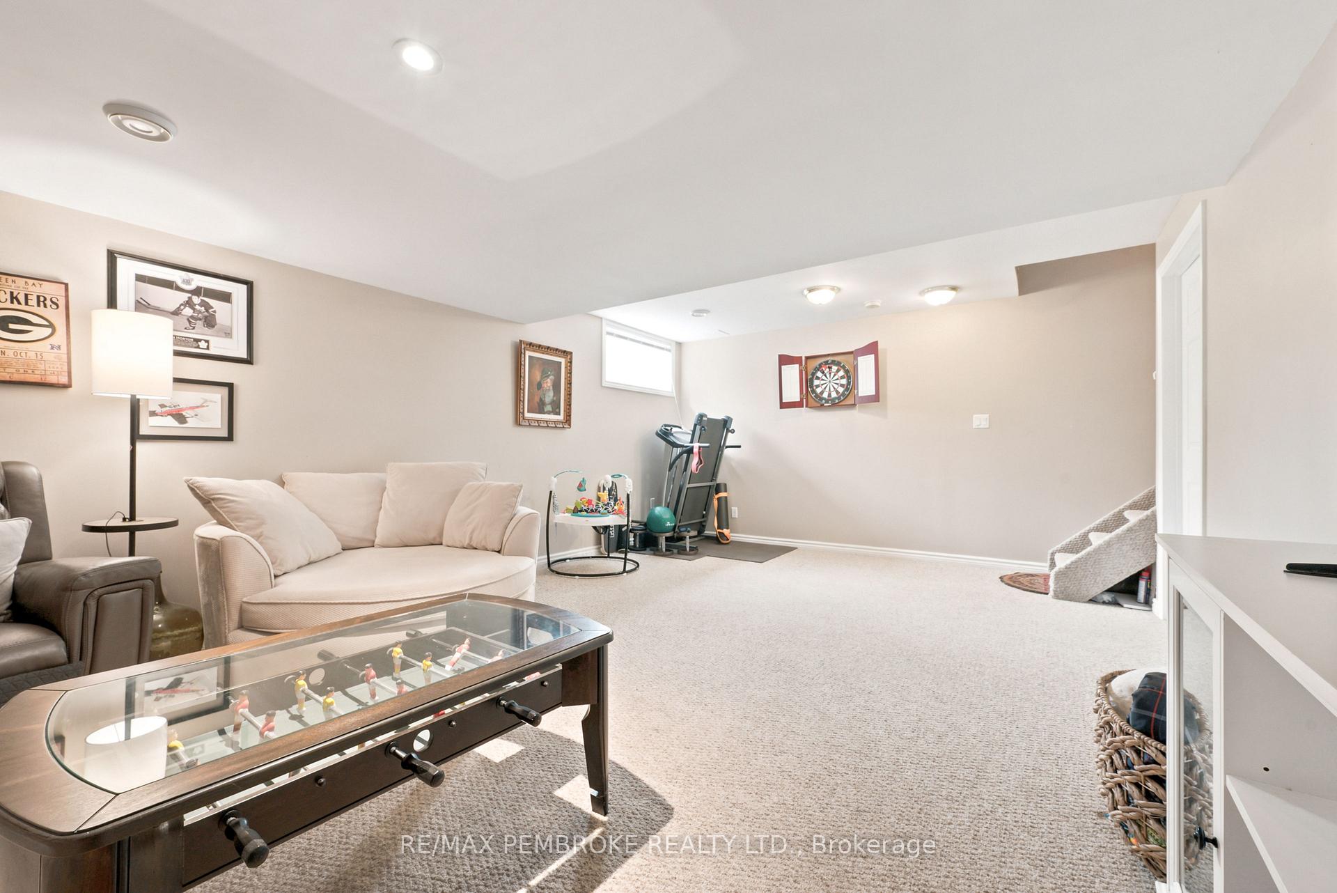 Photo 36 of 3003 Sandstone Crescent, Petawawa, Petawawa — HOMEH