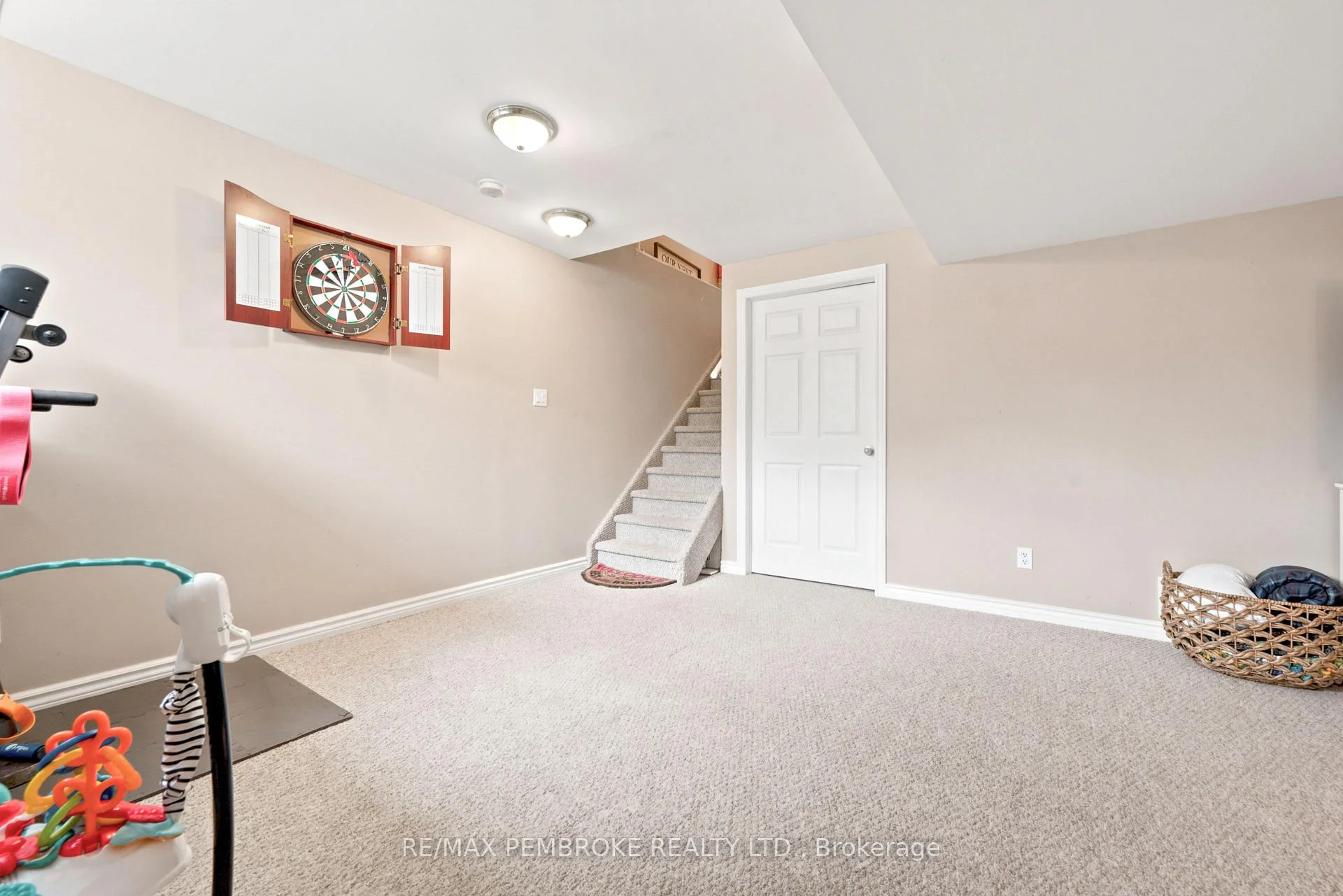 Photo 35 of 3003 Sandstone Crescent, Petawawa, Petawawa — HOMEH