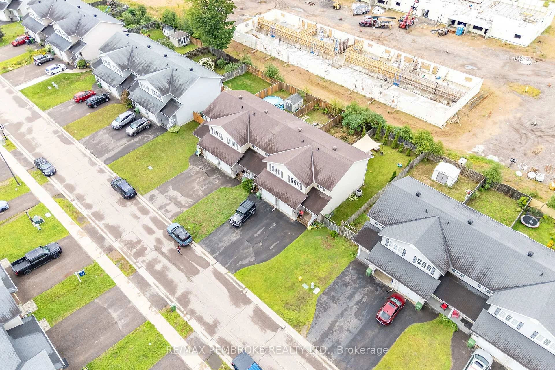 Photo 49 of 3003 Sandstone Crescent, Petawawa, Petawawa — HOMEH